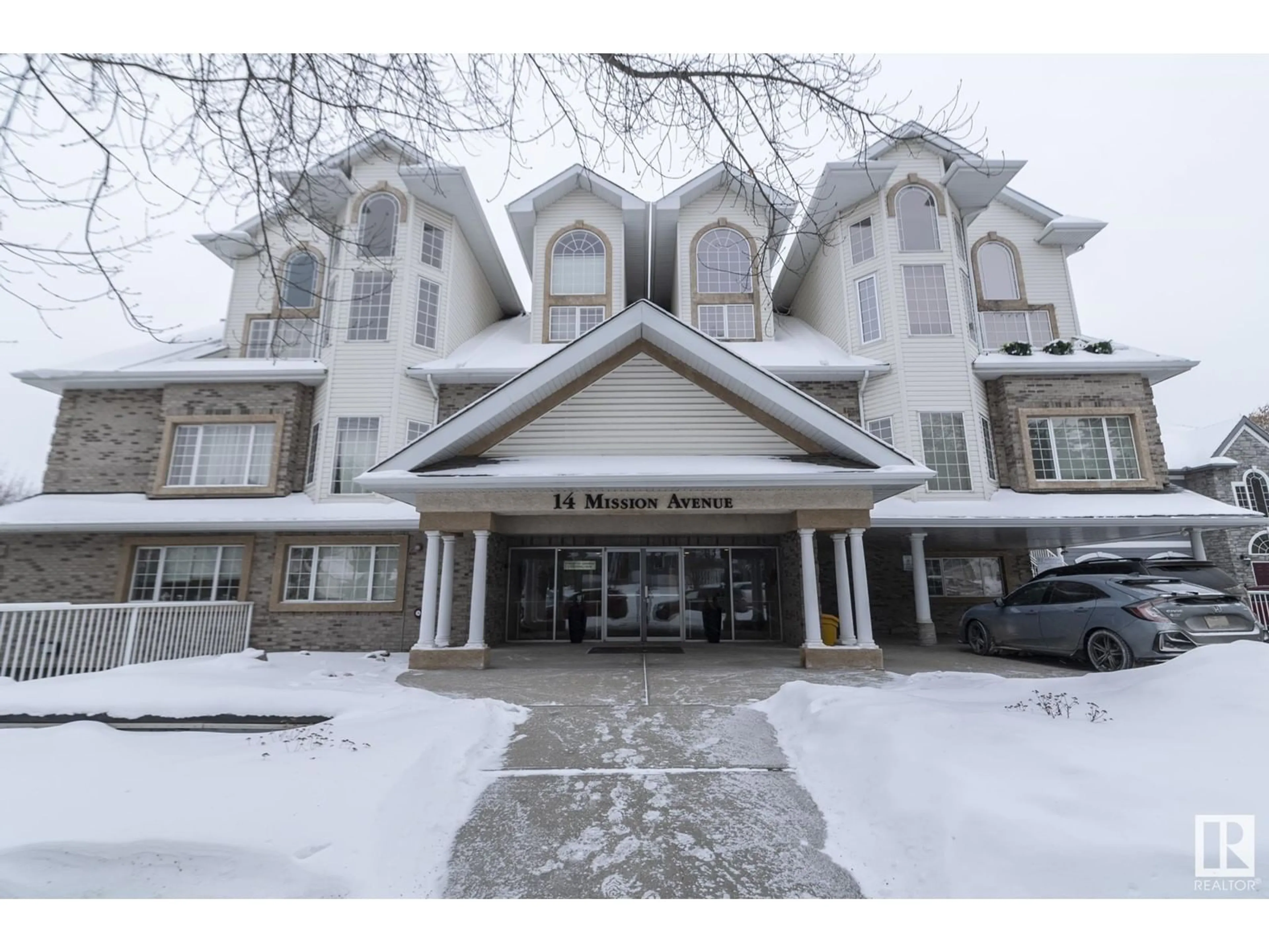 Indoor foyer for #304 14 MISSION AV, St. Albert Alberta T8N1H4