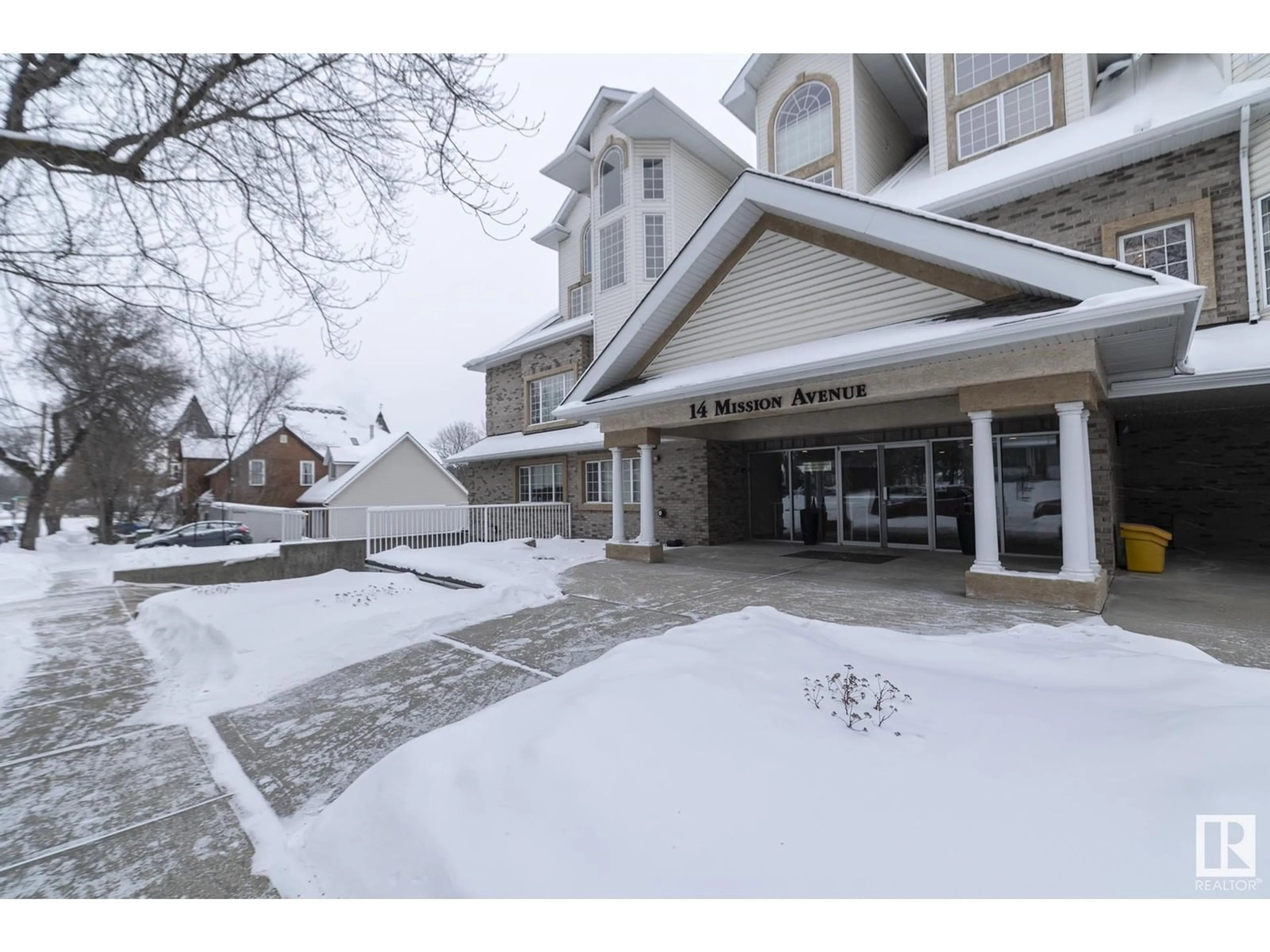 Indoor foyer for #304 14 MISSION AV, St. Albert Alberta T8N1H4