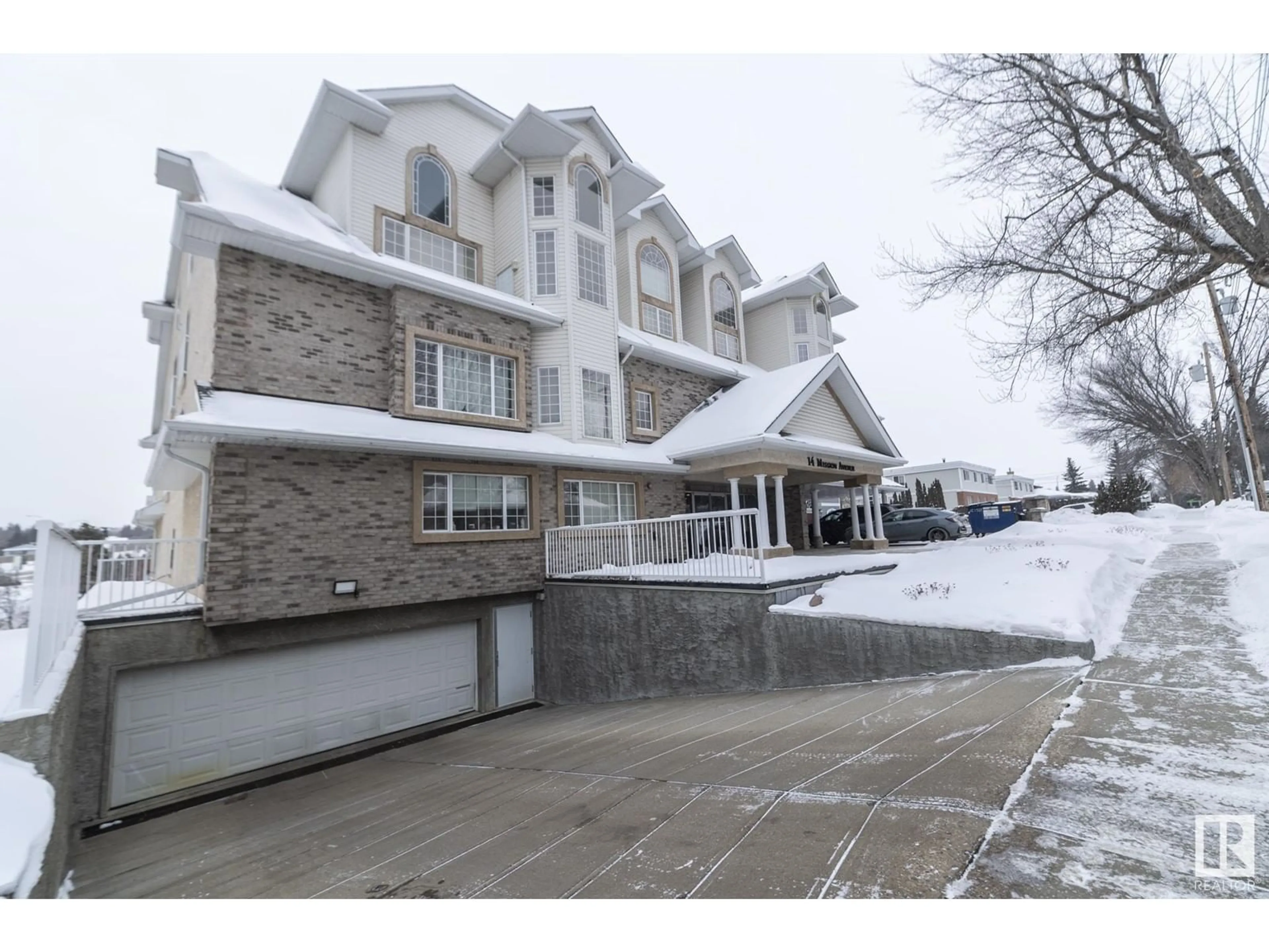 Indoor foyer for #304 14 MISSION AV, St. Albert Alberta T8N1H4