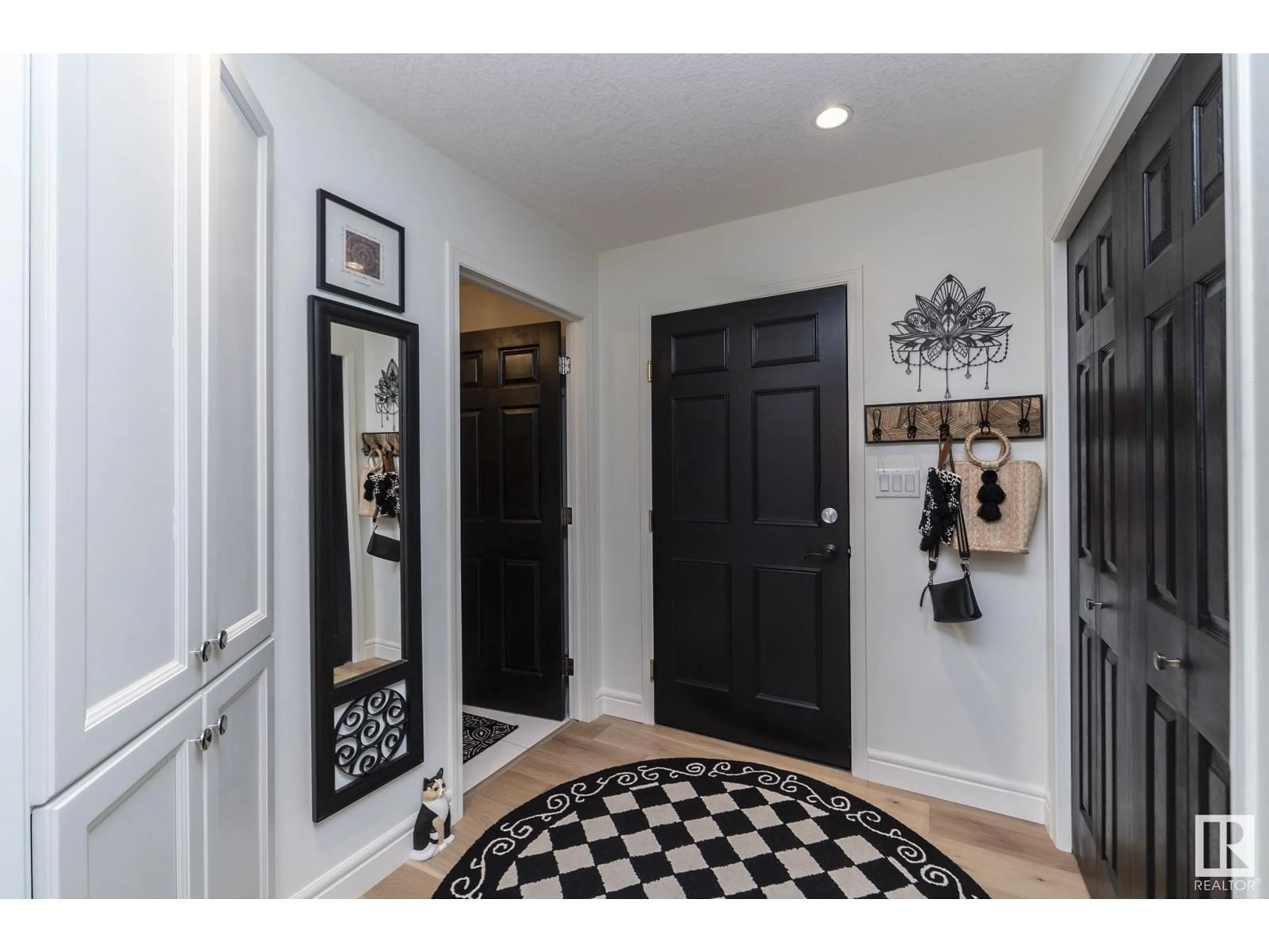 Indoor entryway for #304 14 MISSION AV, St. Albert Alberta T8N1H4