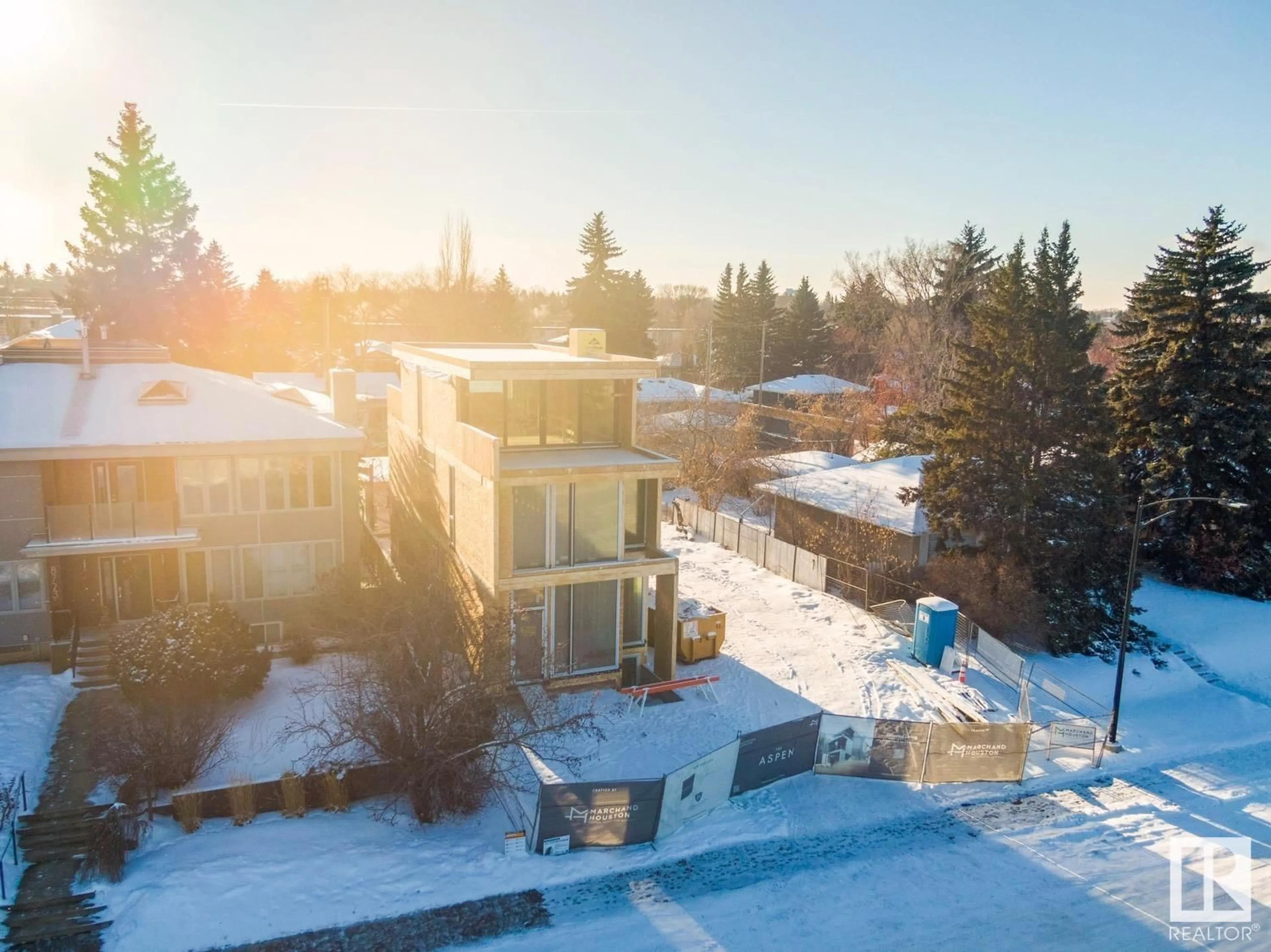 A pic from outside/outdoor area/front of a property/back of a property/a pic from drone, unknown for 8727 Strathearn CR NW, Edmonton Alberta T6C4C5