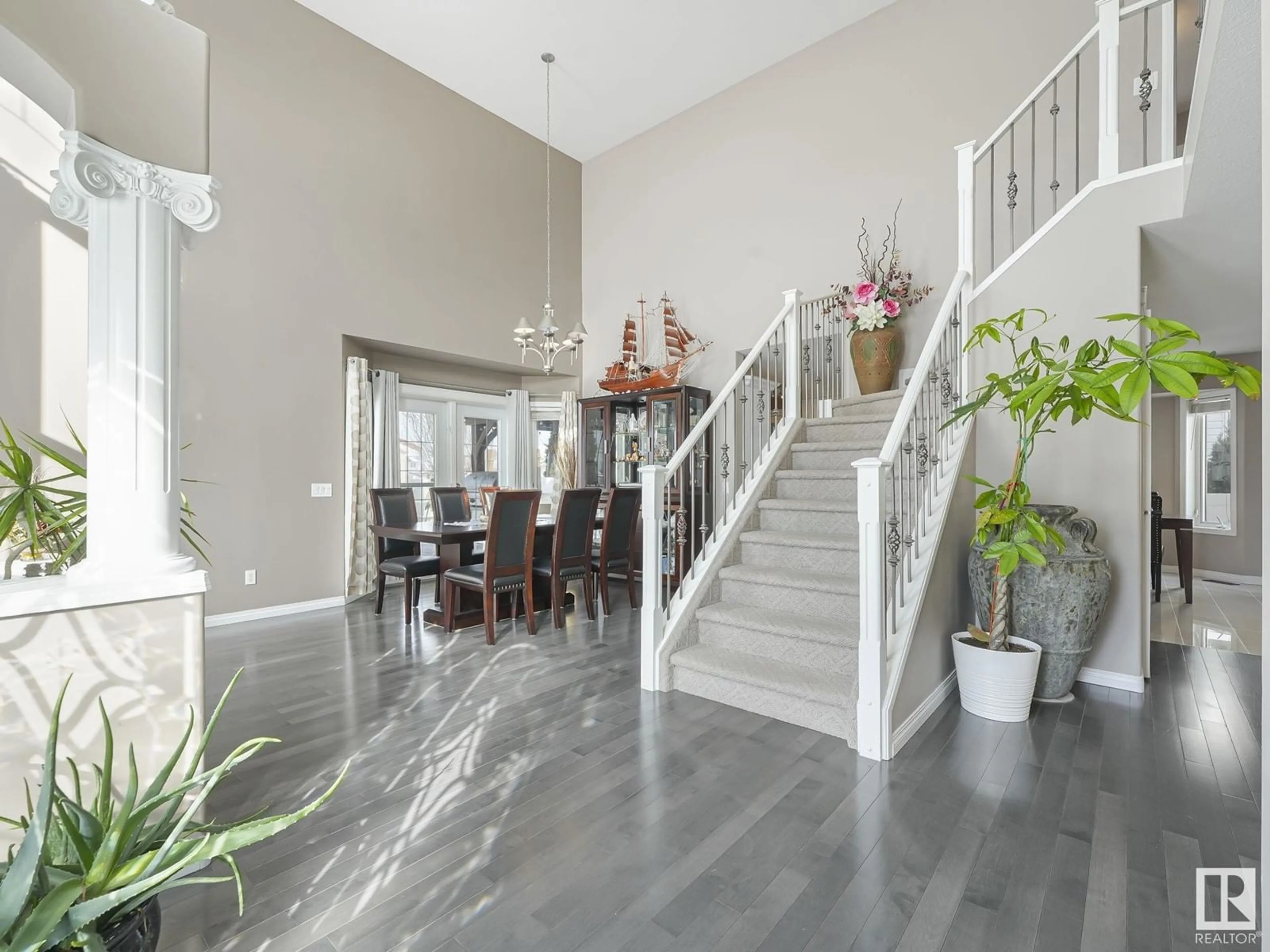 Indoor foyer for 8724 163 AV NW, Edmonton Alberta T5Z3K5