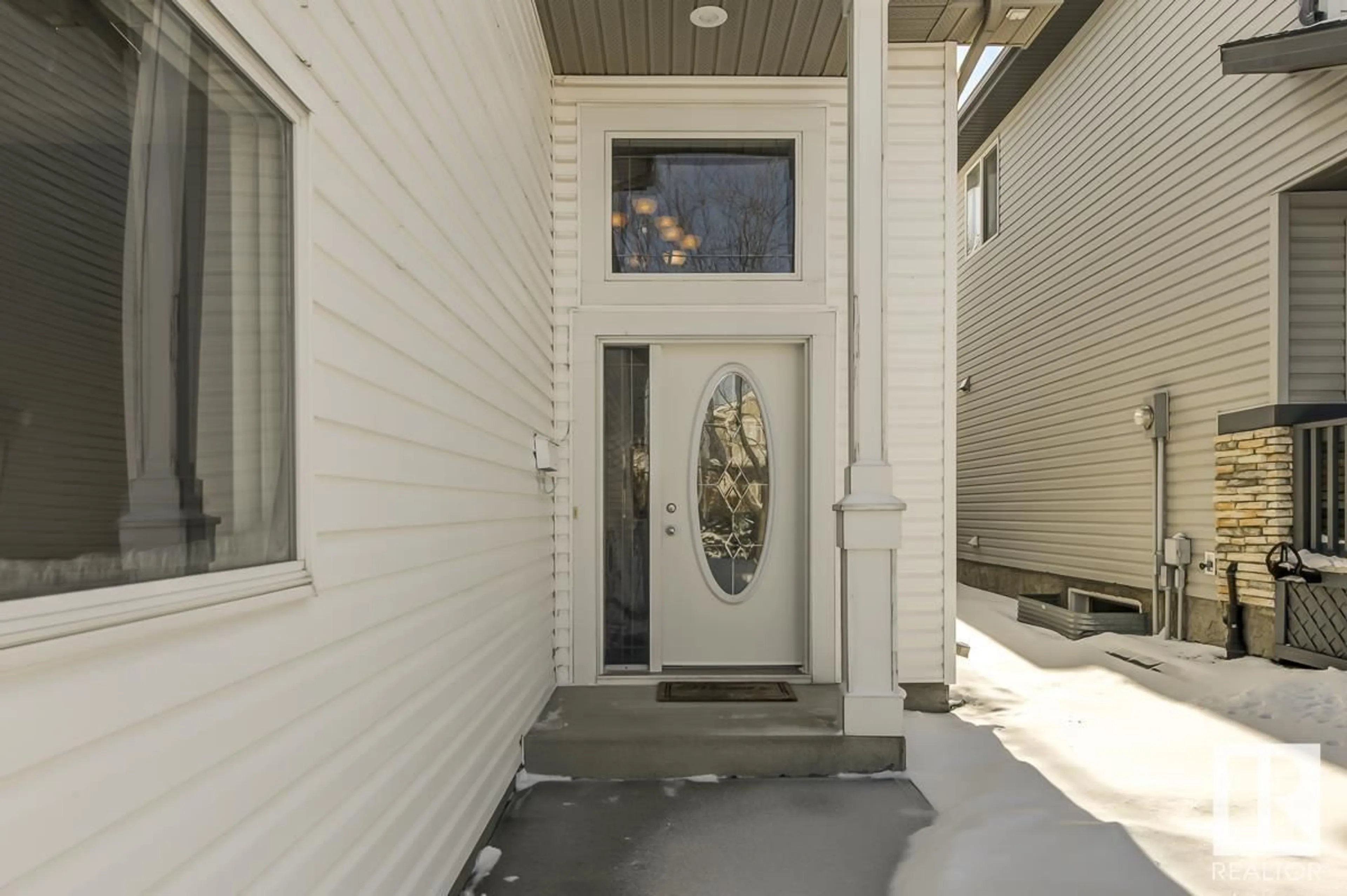 Indoor entryway for 19 FOXHAVEN WY, Sherwood Park Alberta T8A6L4