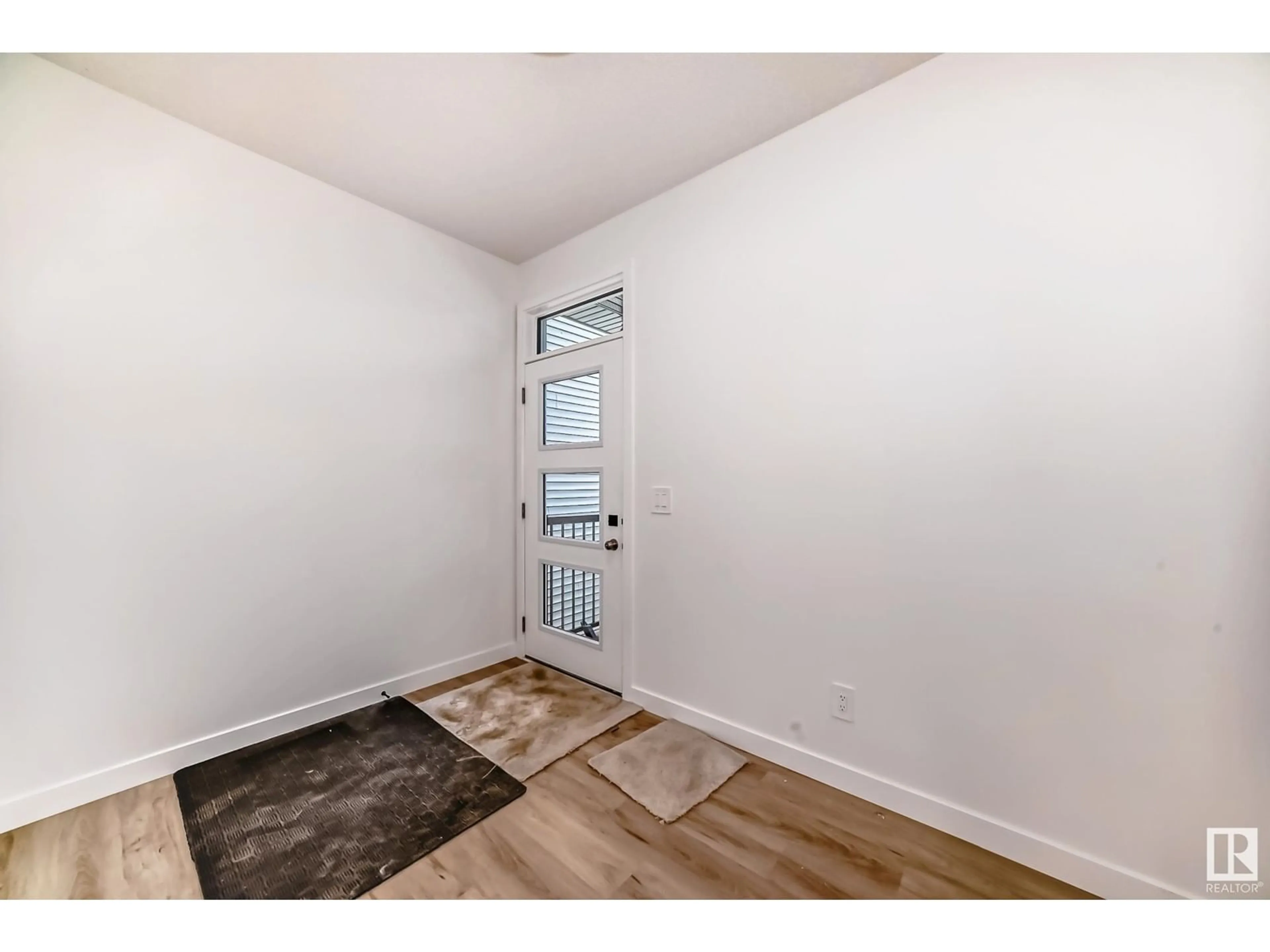 A pic of a room for 5442 KOOTOOK RD, Edmonton Alberta T6W4Z7