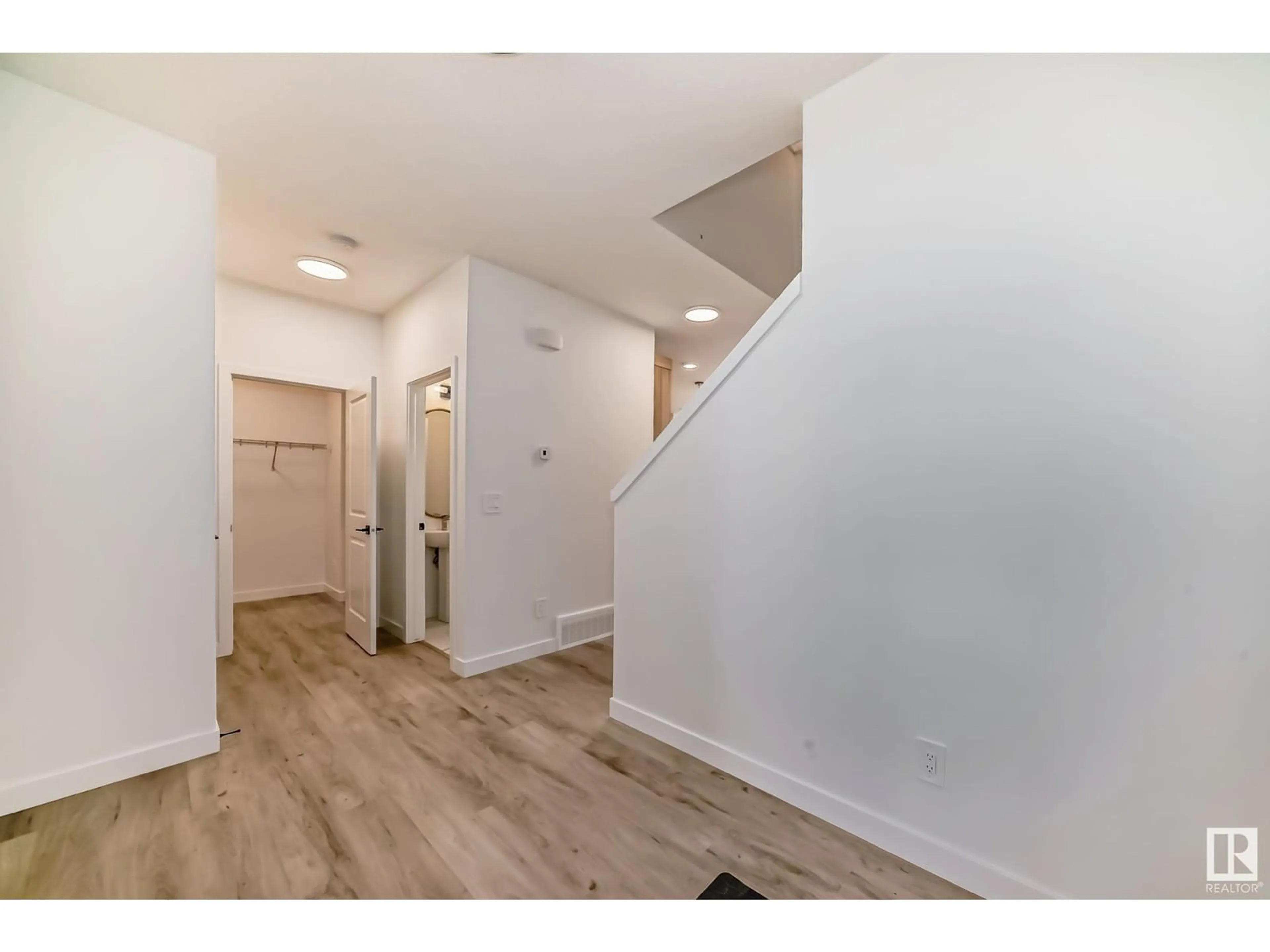 Unknown for 5442 KOOTOOK RD, Edmonton Alberta T6W4Z7