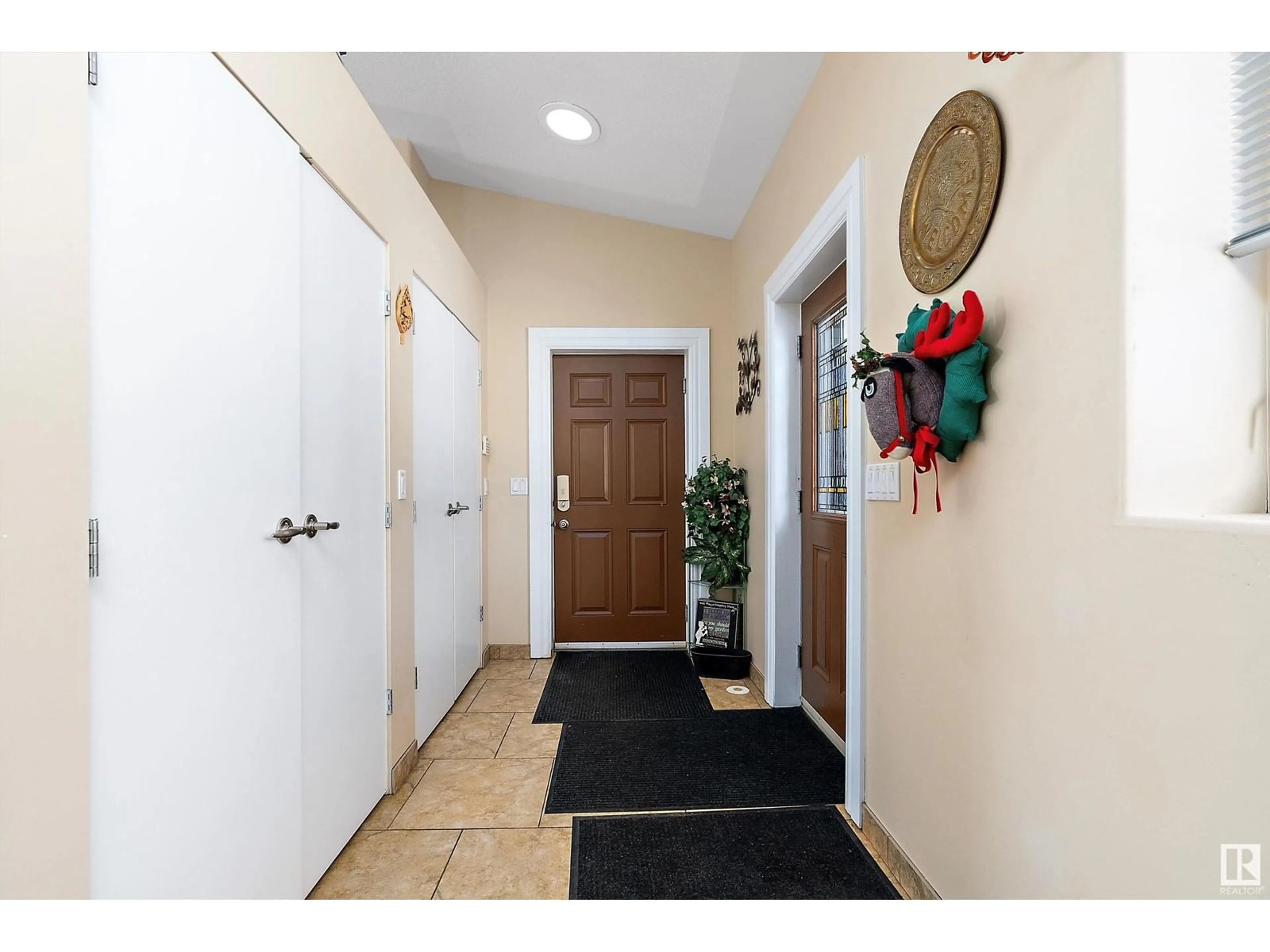 Indoor entryway for 51004 RGE ROAD 263, Rural Parkland County Alberta T7Y1E2