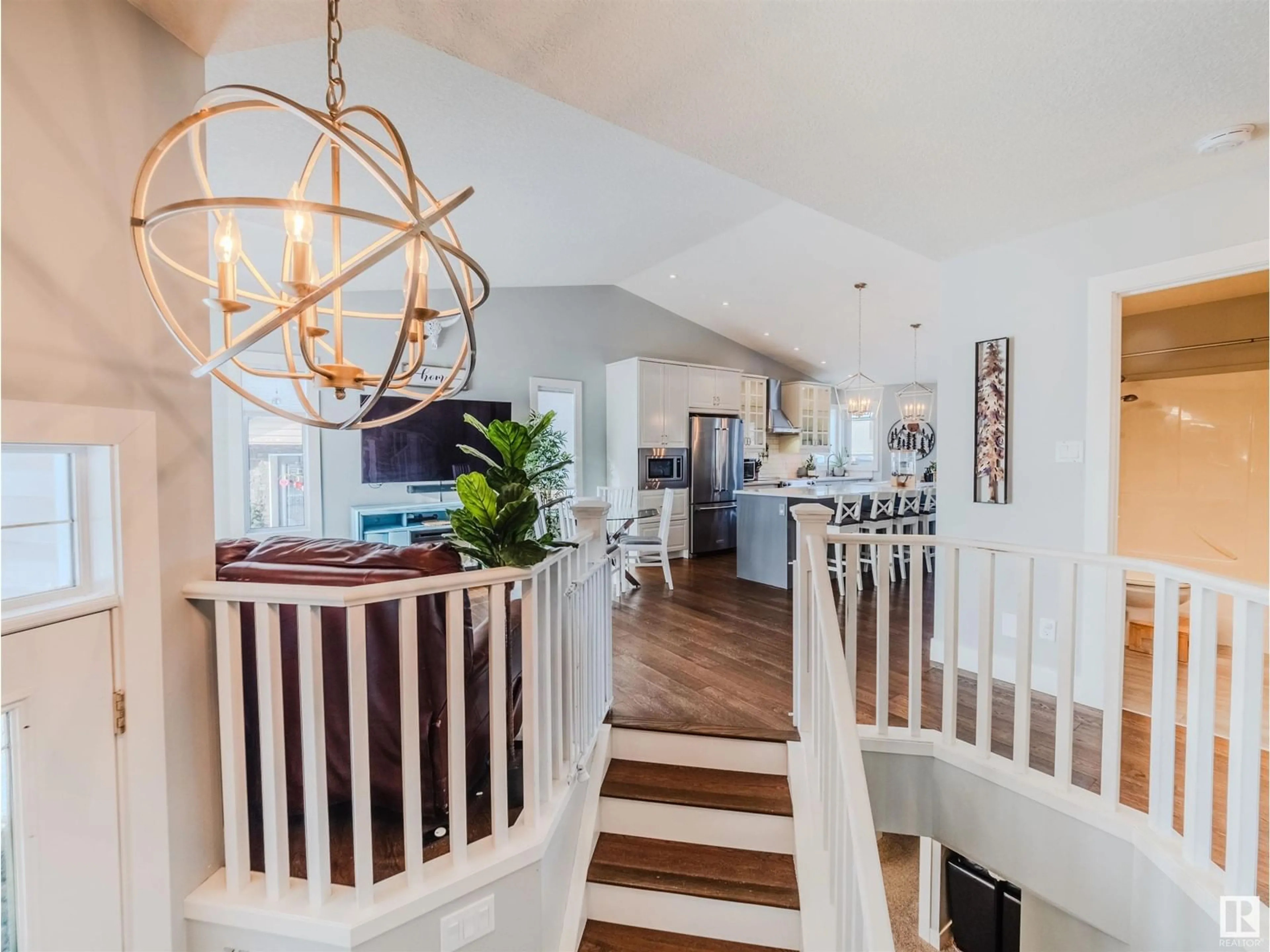 Indoor entryway for 60 FOXHAVEN CO, Sherwood Park Alberta T8A5X1