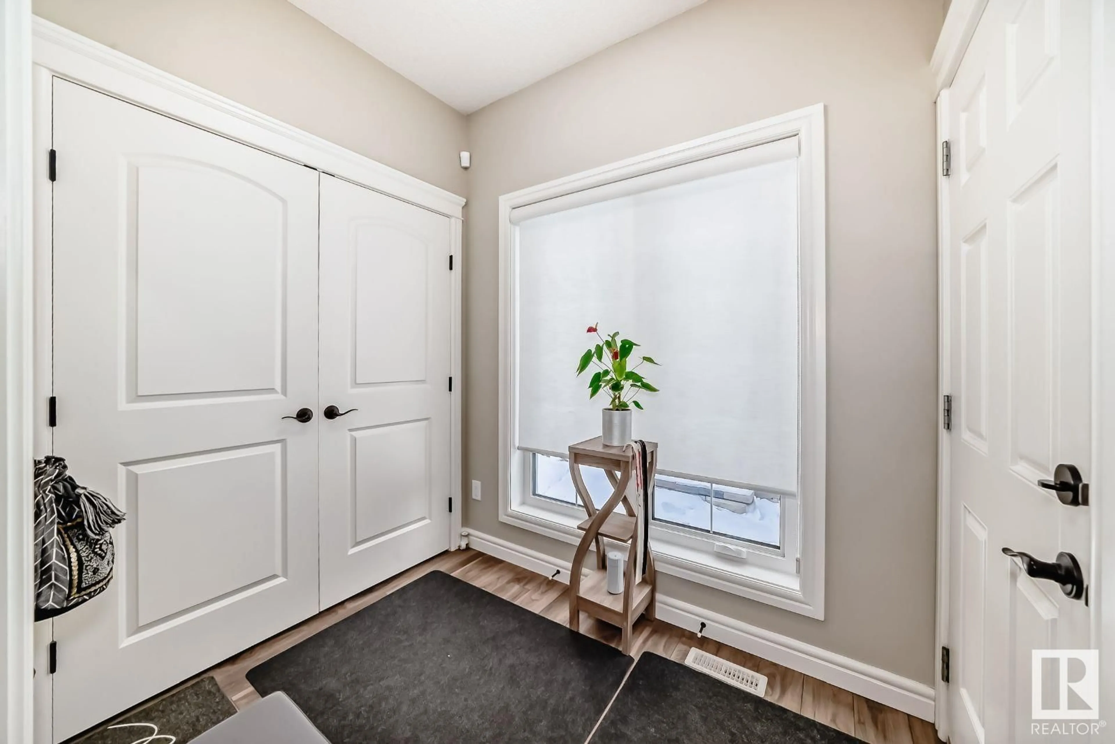 Indoor entryway for 6903 JOHNNIE CAINE WY NW, Edmonton Alberta T5E6W4