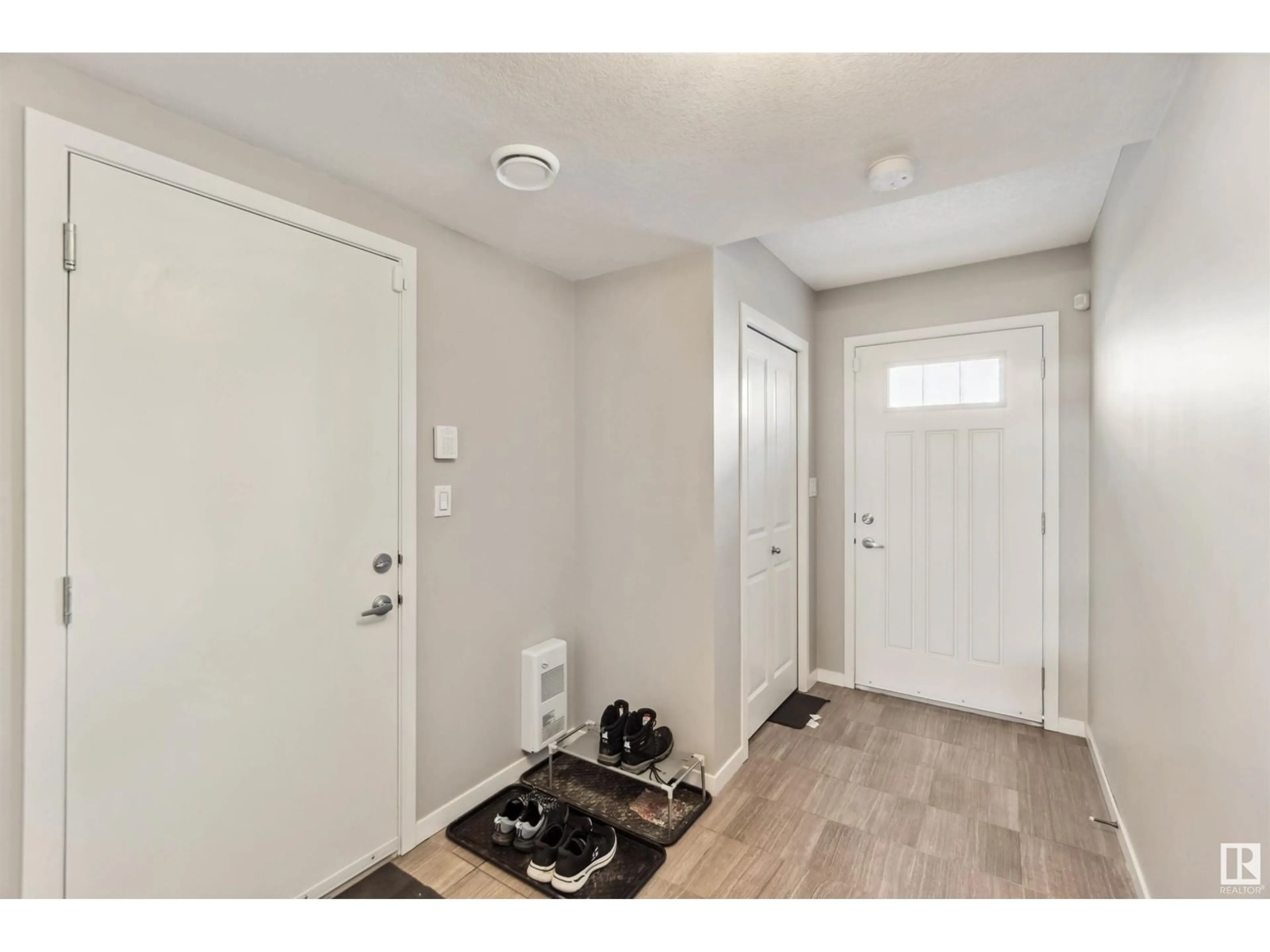 Indoor entryway for #4 - 320 SECORD BV, Edmonton Alberta T5T7E8