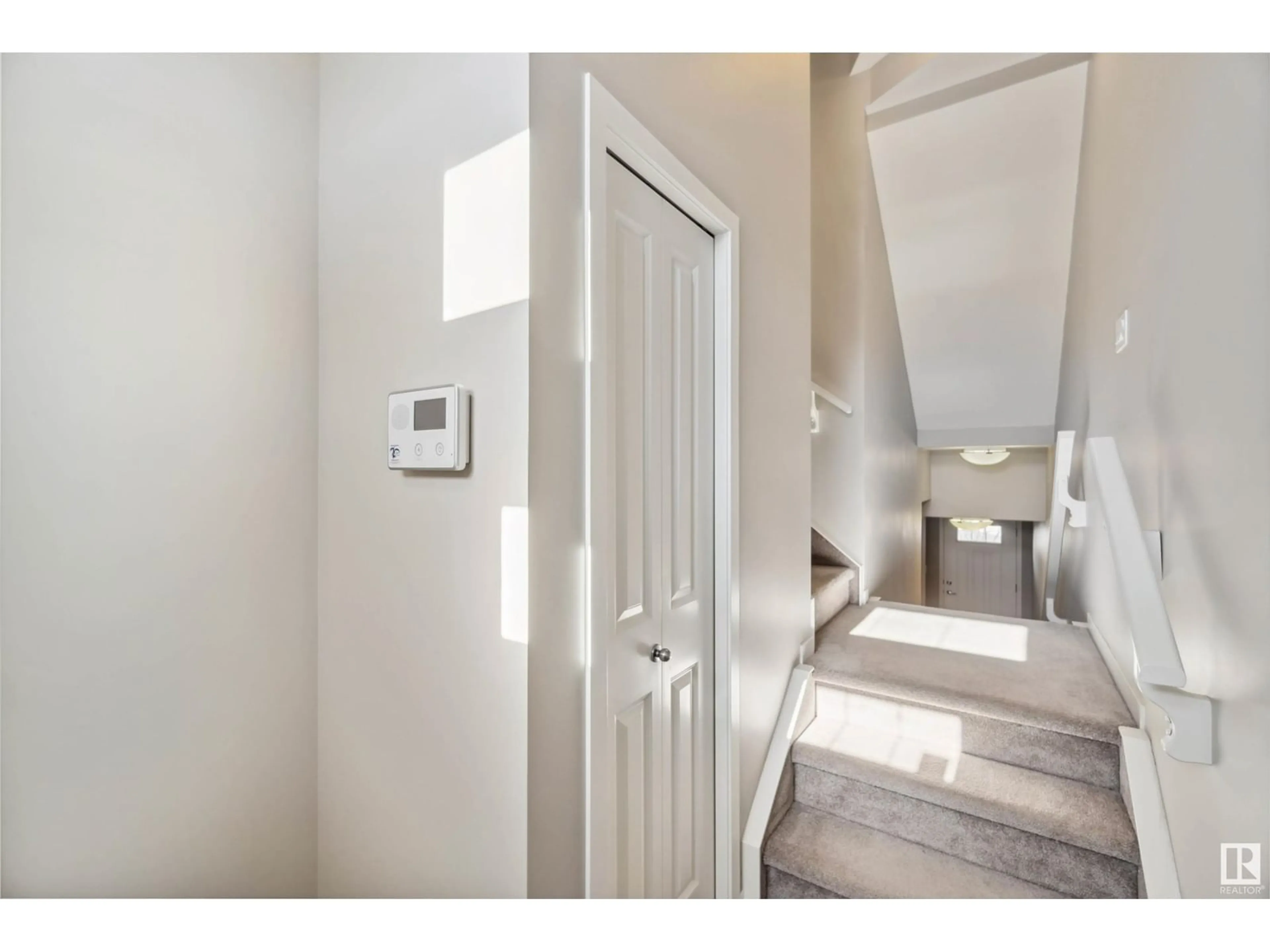 Indoor entryway for #4 - 320 SECORD BV, Edmonton Alberta T5T7E8