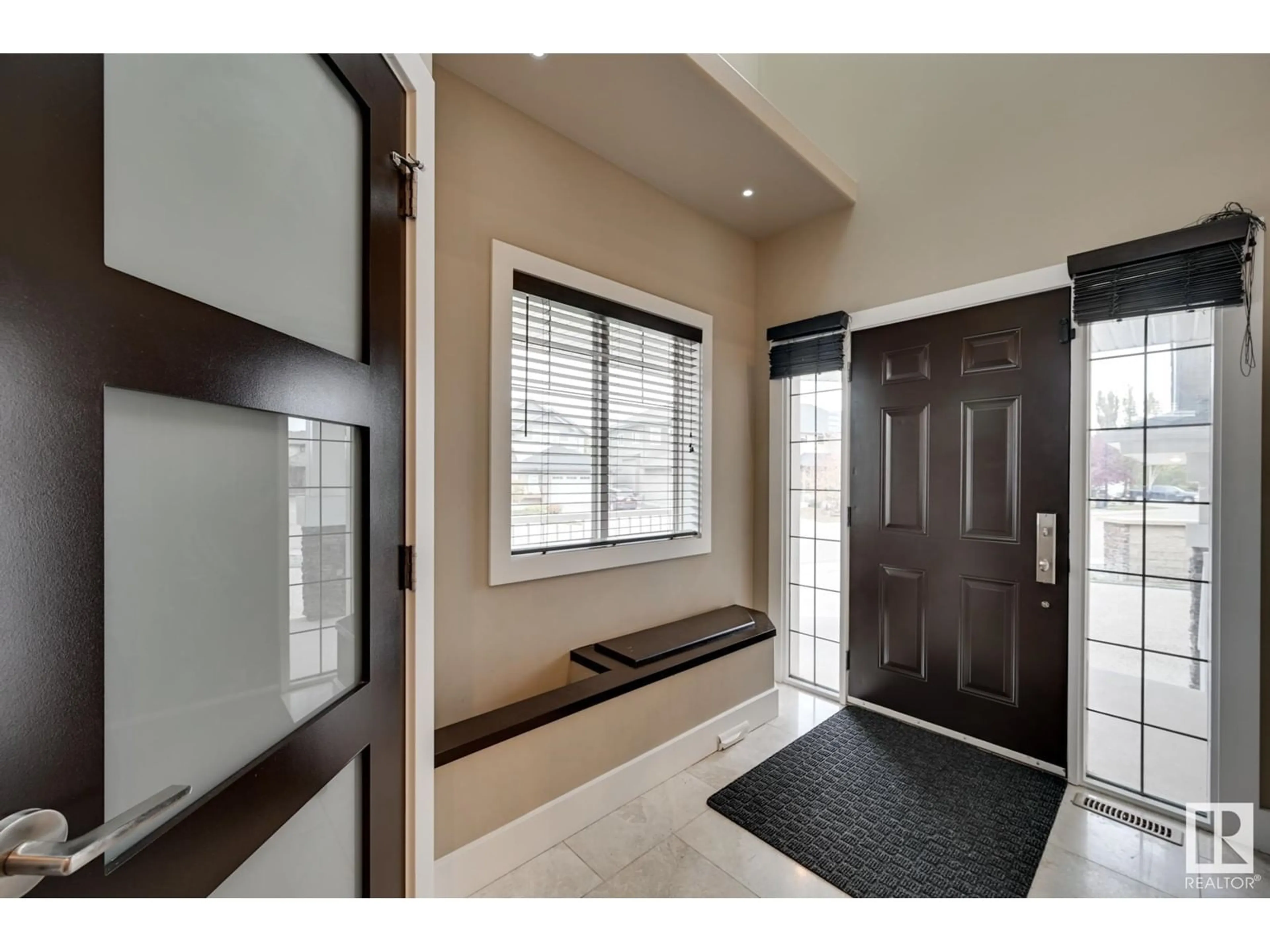 Indoor entryway for 5258 MULLEN CT NW, Edmonton Alberta T6R0P9