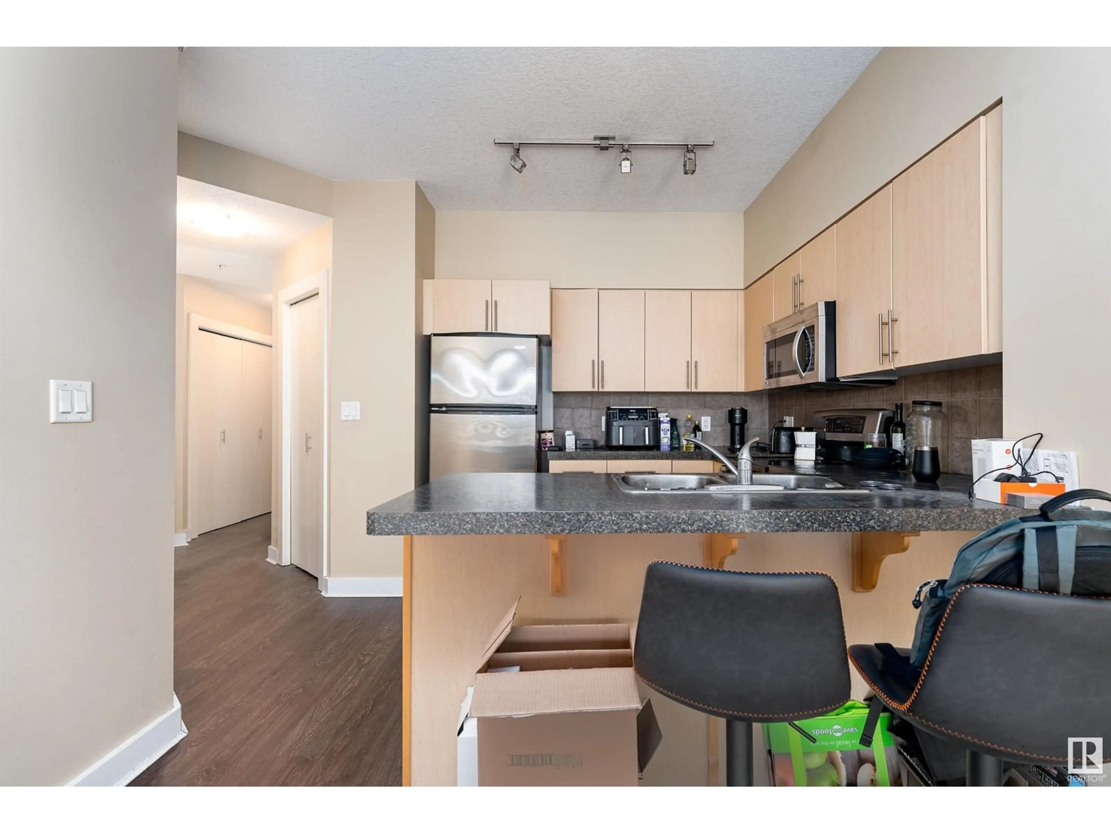 Standard kitchen, wood/laminate floor for #804 10136 104 ST NW, Edmonton Alberta T5J0B5