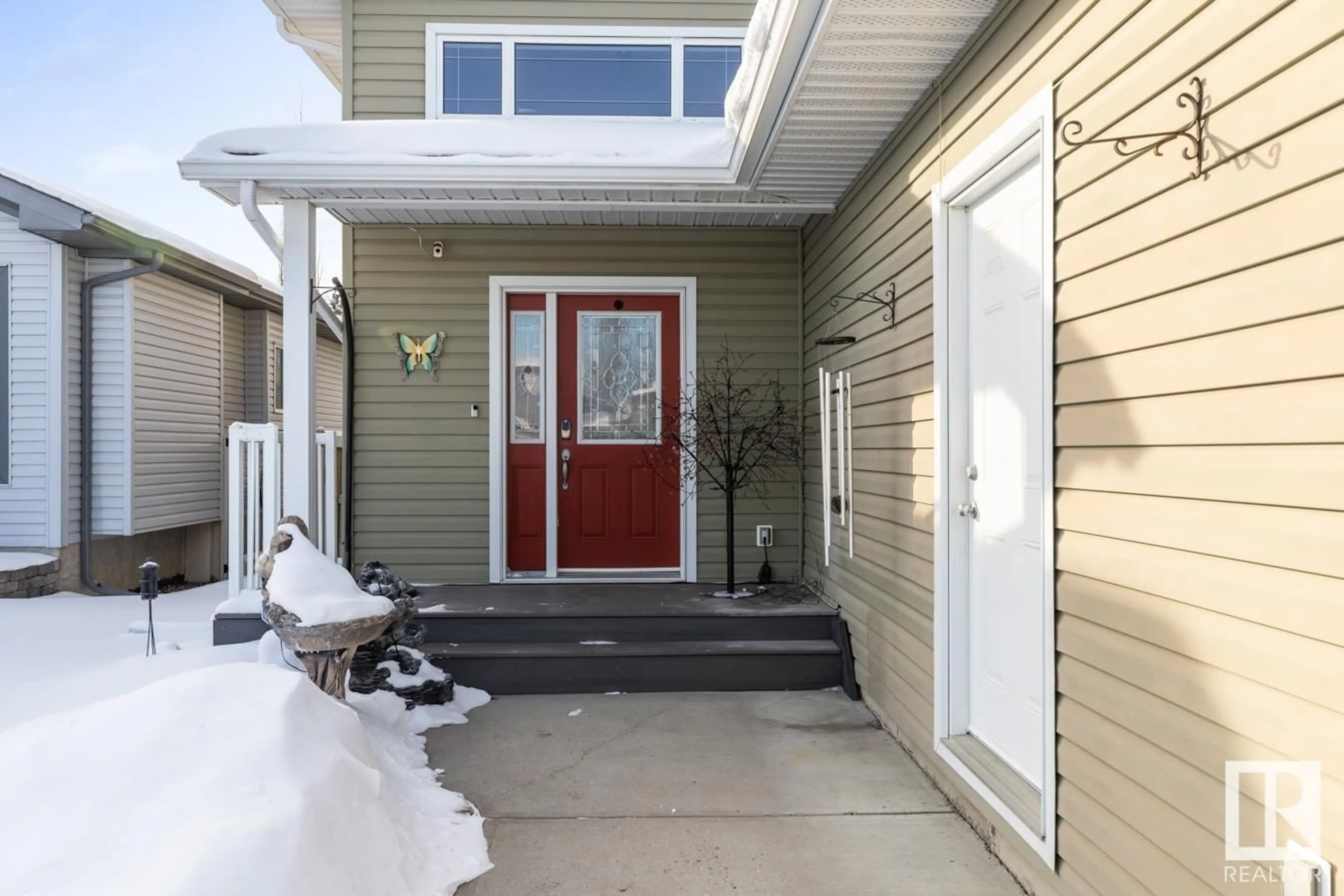 Indoor entryway for 12 WILLOWBY CL, Stony Plain Alberta T7Z2W6