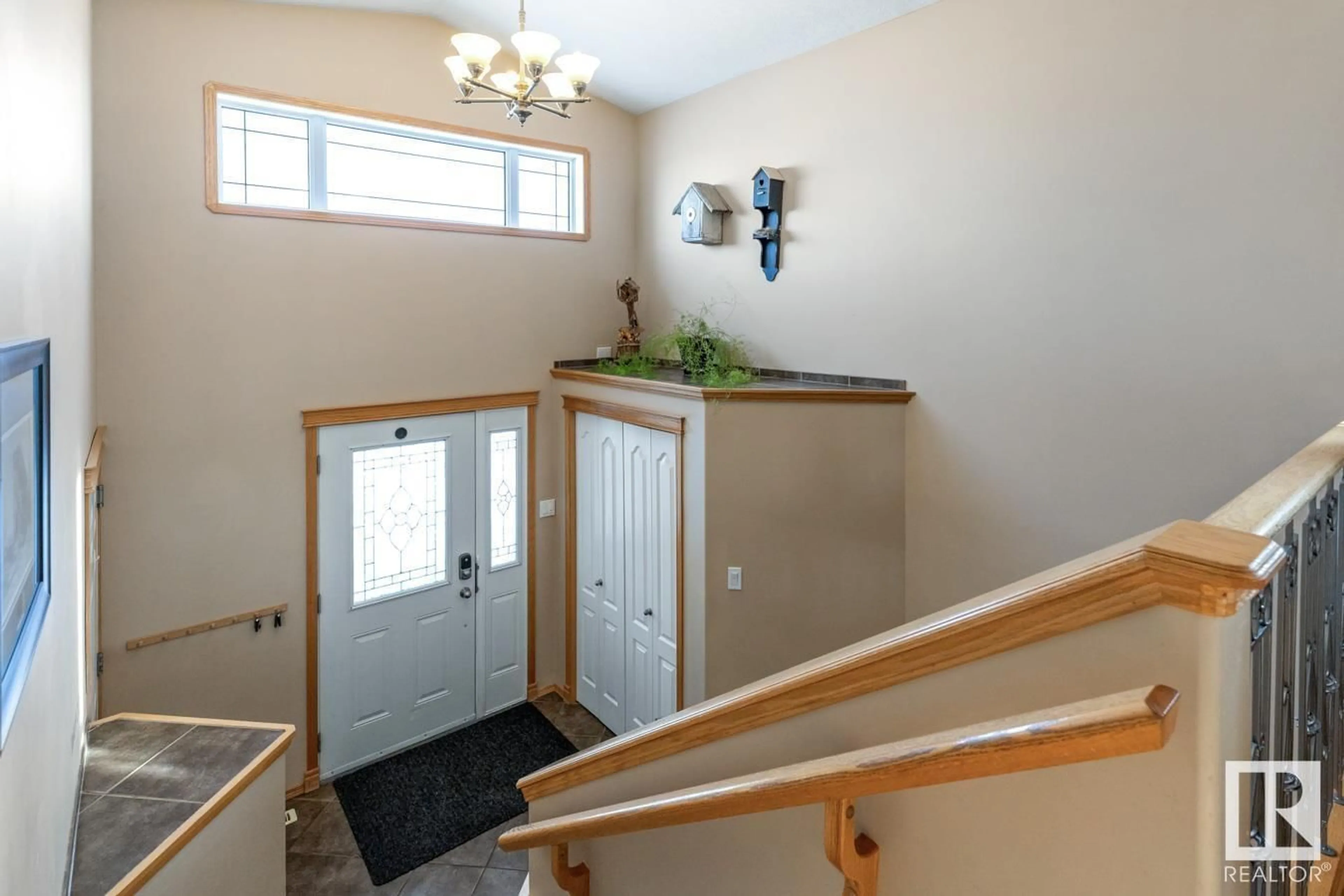 Indoor entryway for 12 WILLOWBY CL, Stony Plain Alberta T7Z2W6