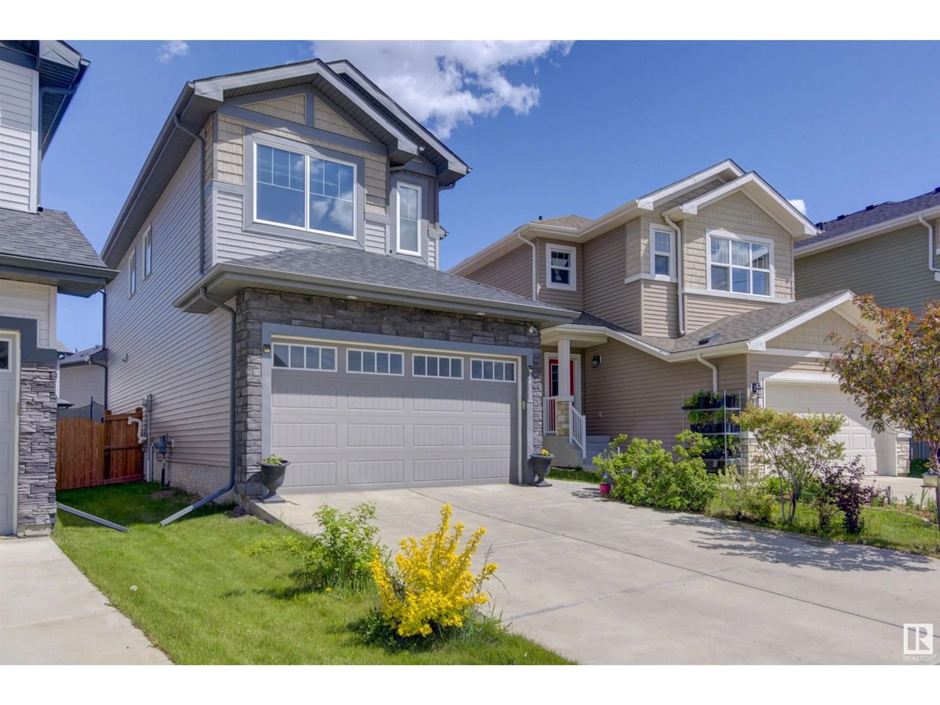 Home with vinyl exterior material, street for 8452 CUSHING CO SW, Edmonton Alberta T6W3L3