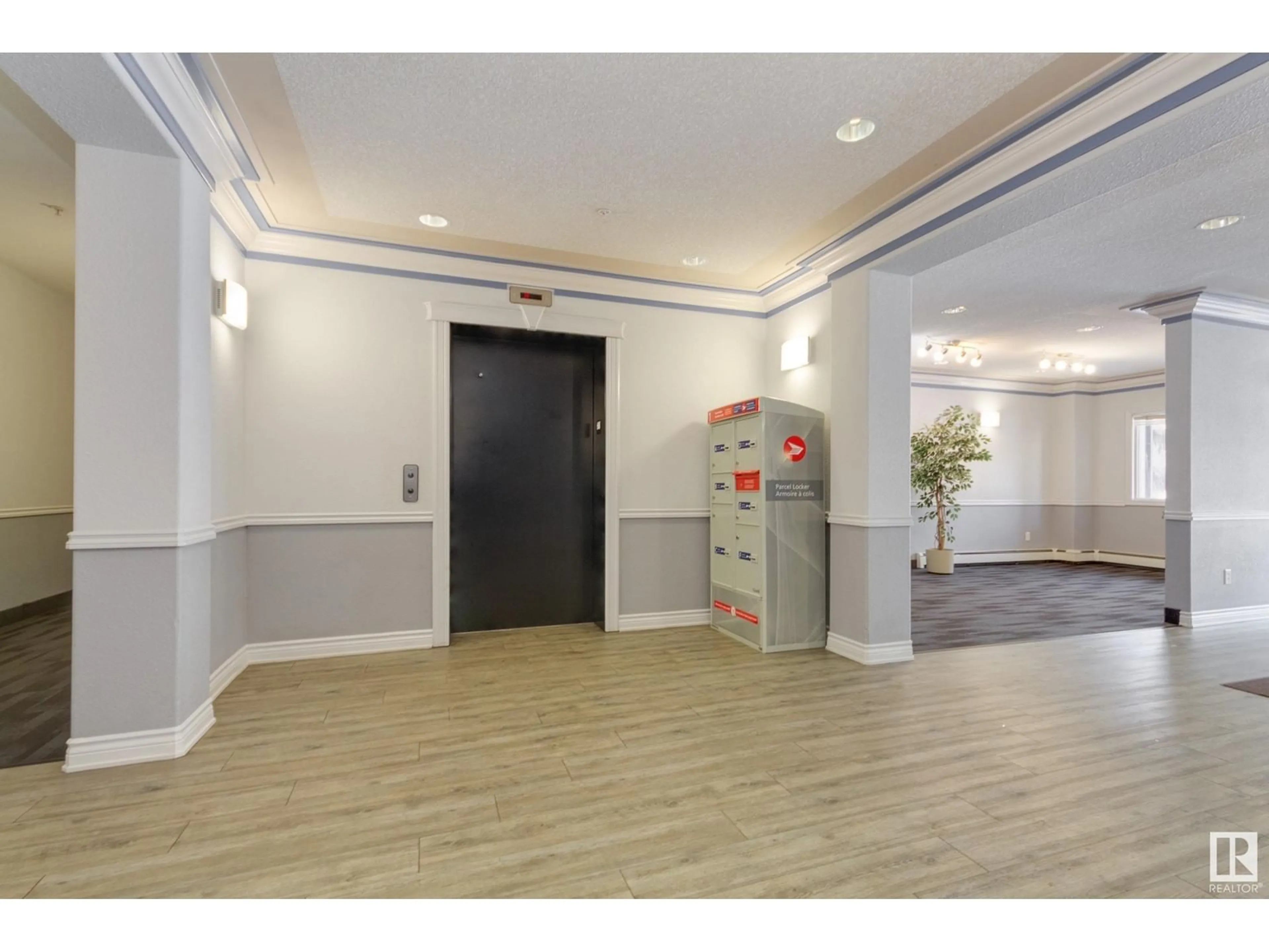 Indoor foyer for #212 1204 156 ST NW, Edmonton Alberta T6R0R6