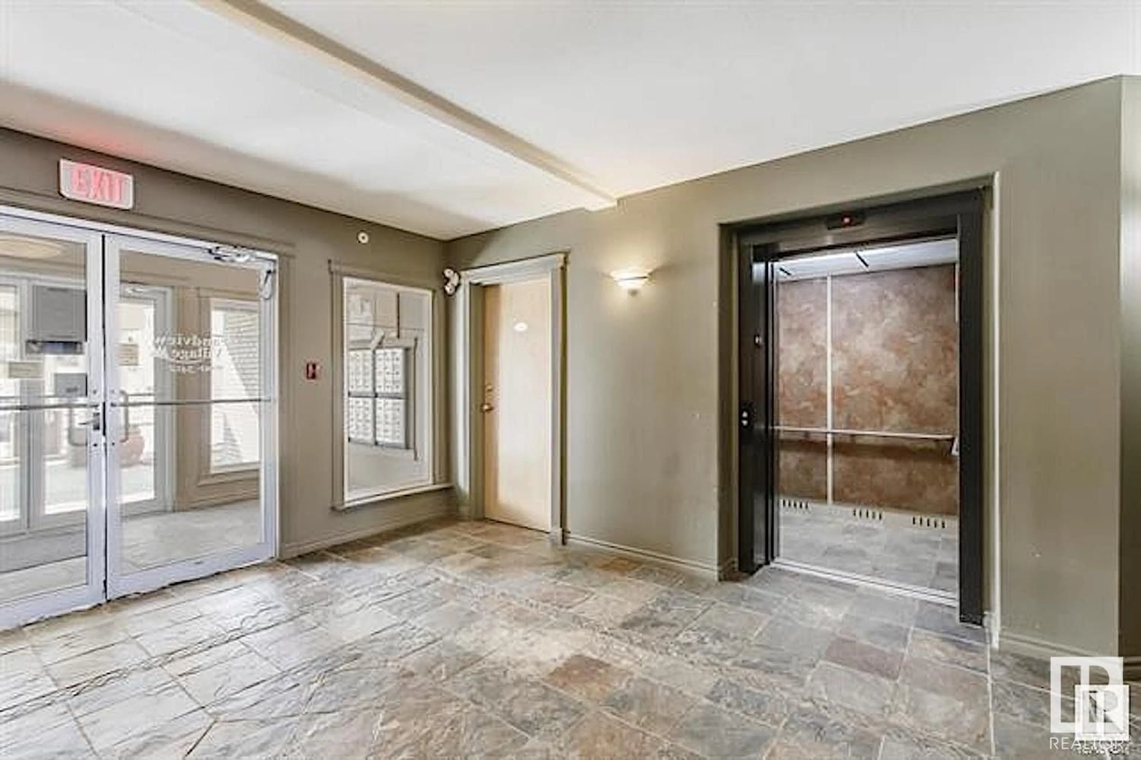 Indoor foyer for #3308 901 16 ST, Cold Lake Alberta T9M0C3