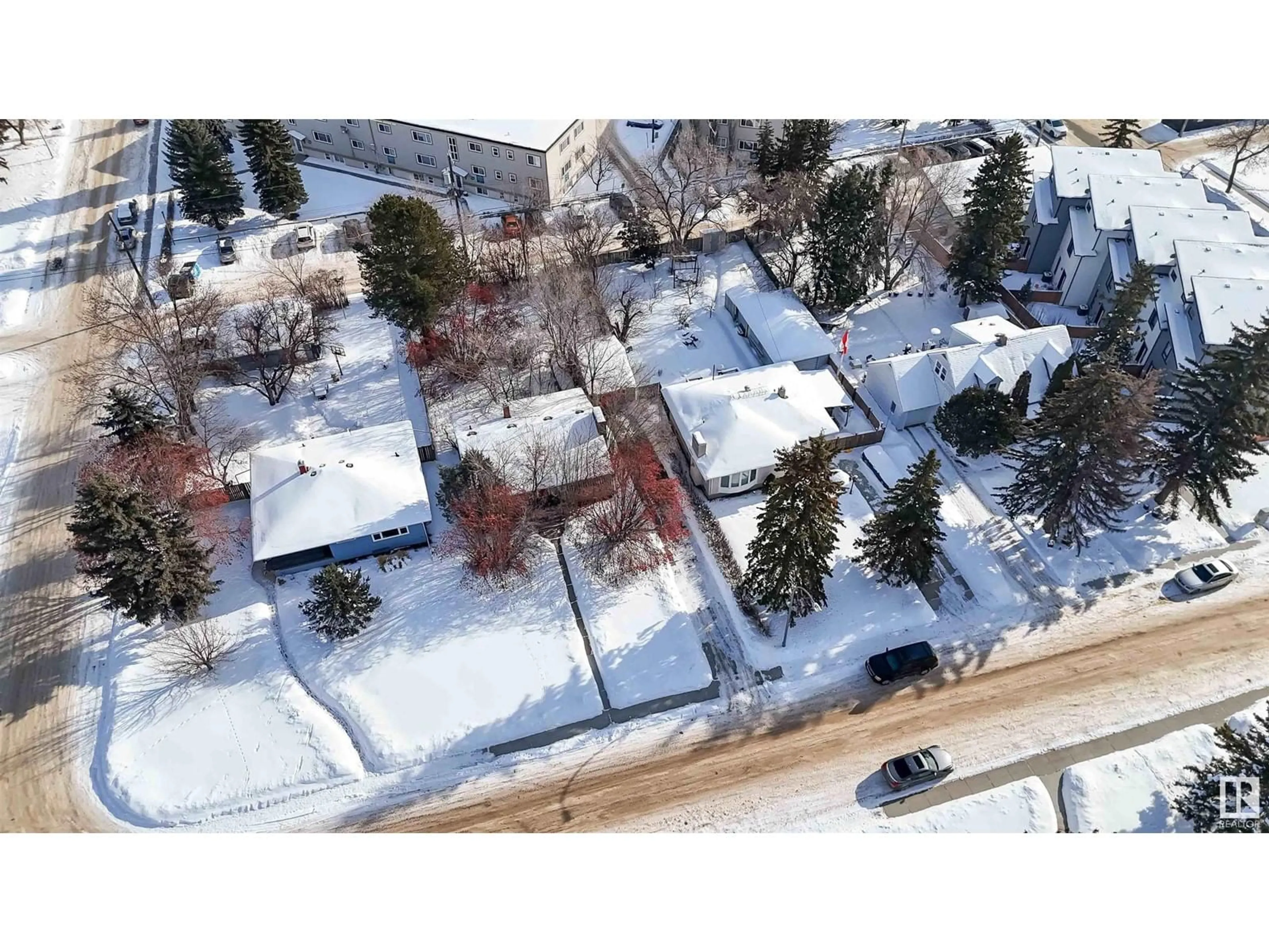 A pic from outside/outdoor area/front of a property/back of a property/a pic from drone, street for 10915 115 ST NW NW, Edmonton Alberta T5H3L3