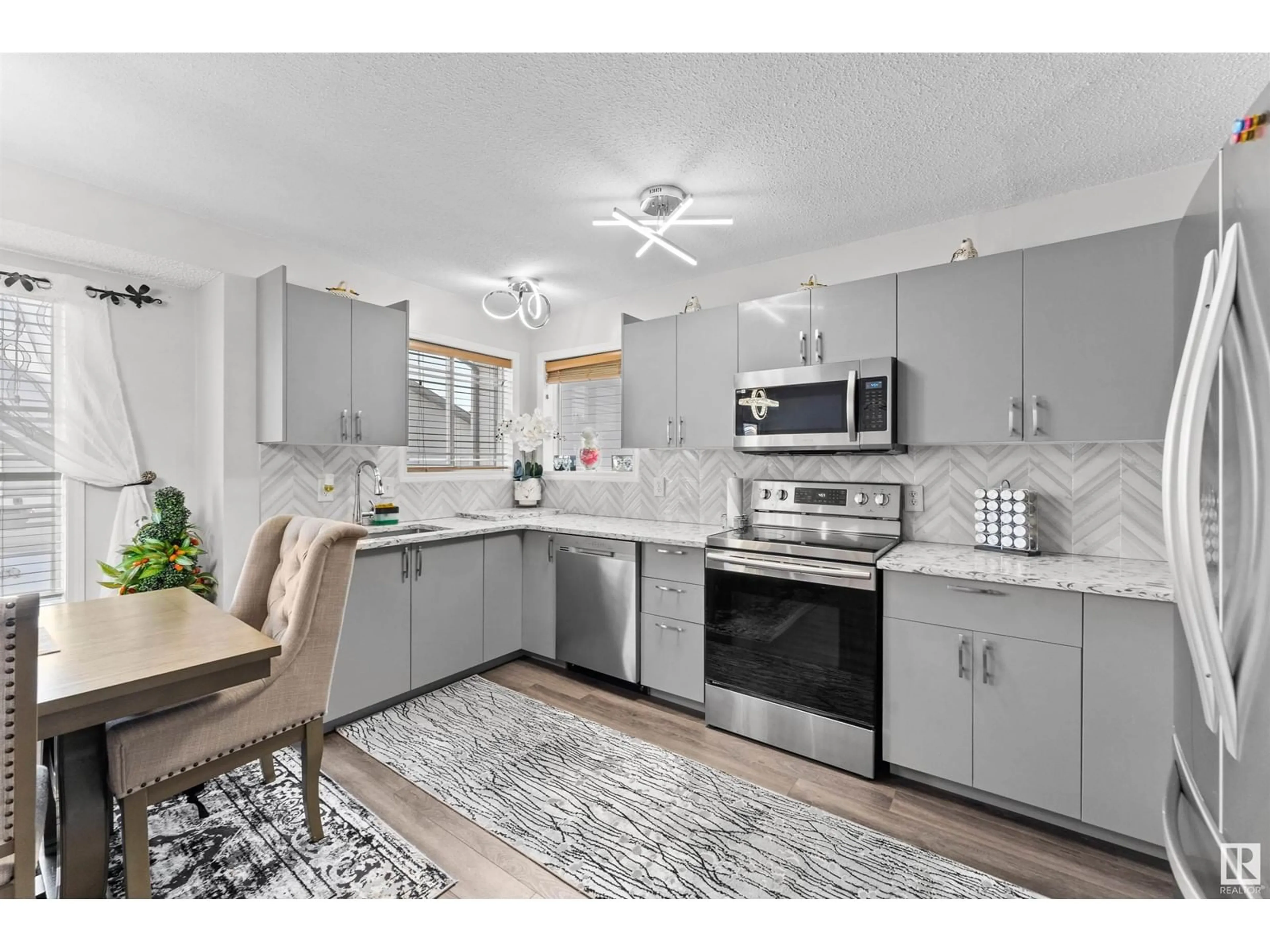 Open concept kitchen, ceramic/tile floor for 21347 89 AV NW, Edmonton Alberta T5T6V3