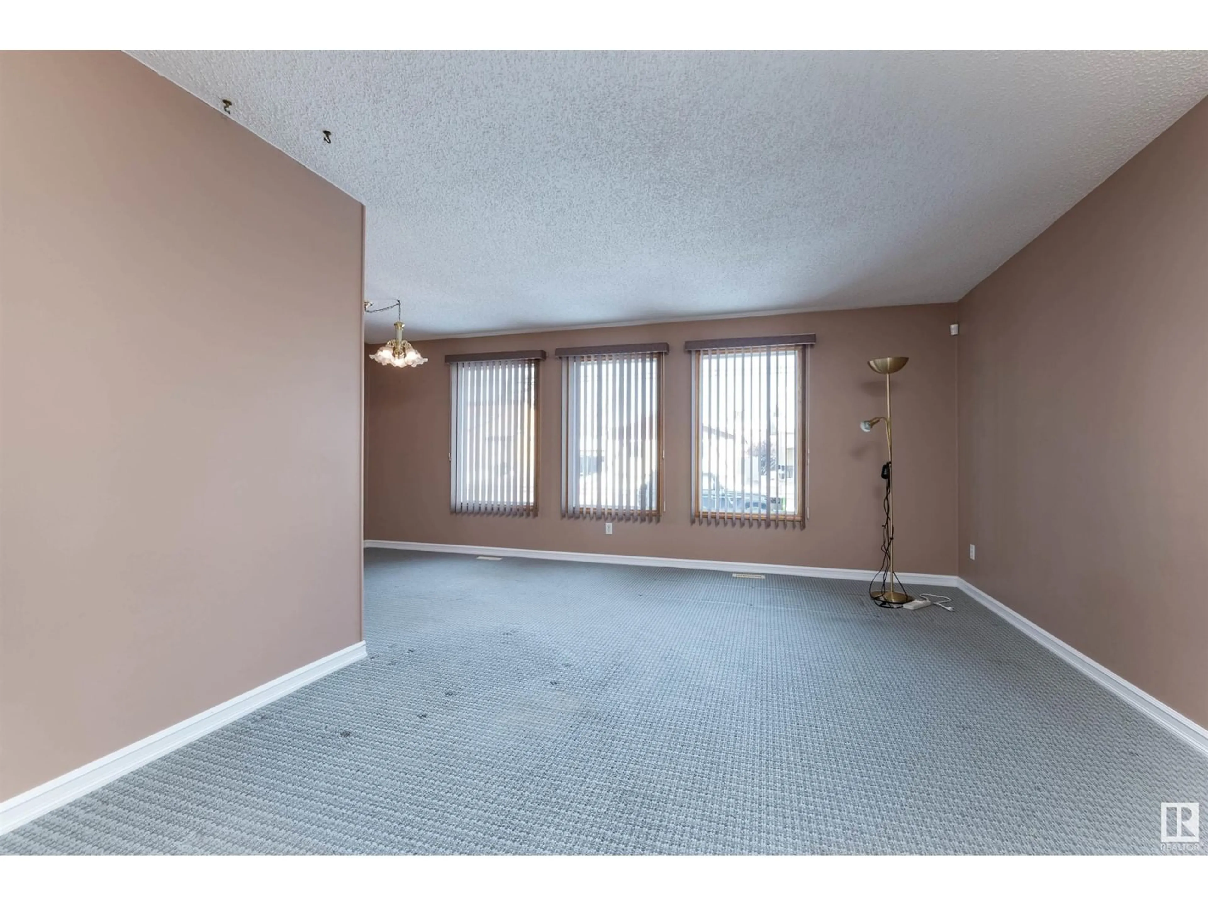 A pic of a room for 2329 138A AV NW, Edmonton Alberta T5Y1B9