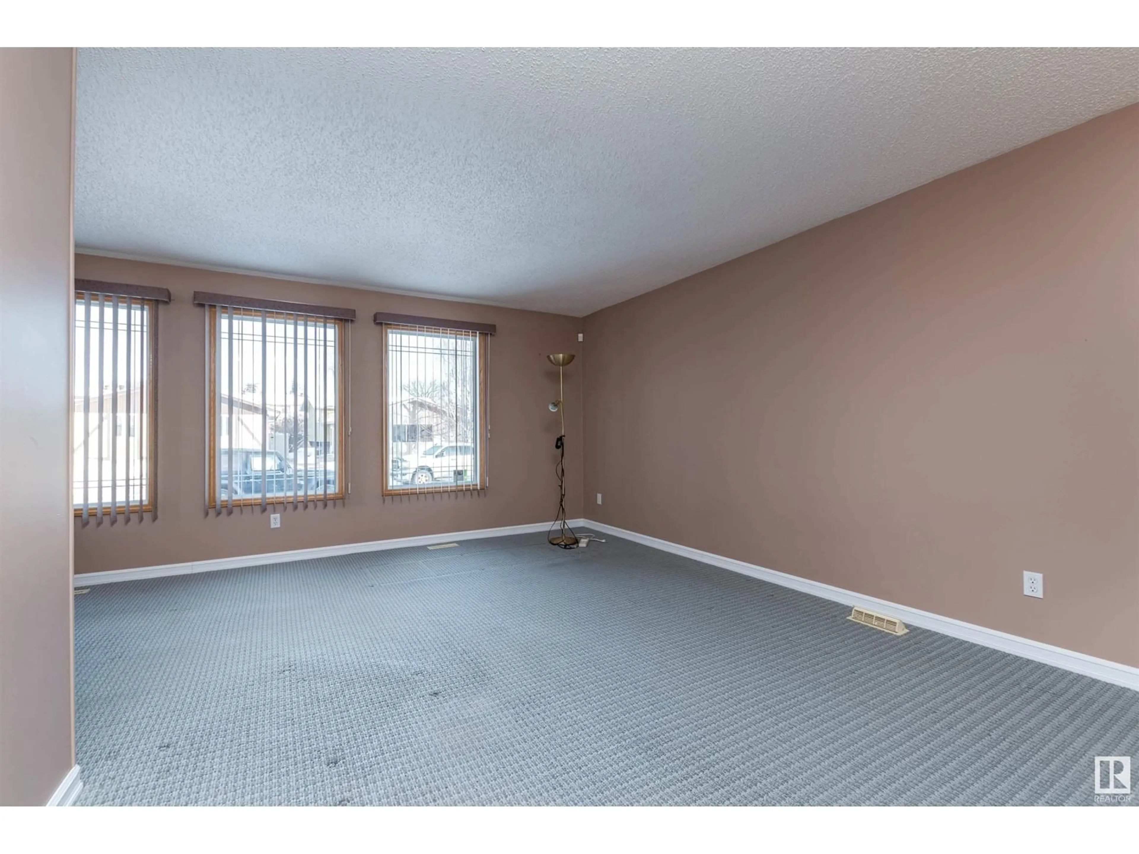 A pic of a room for 2329 138A AV NW, Edmonton Alberta T5Y1B9