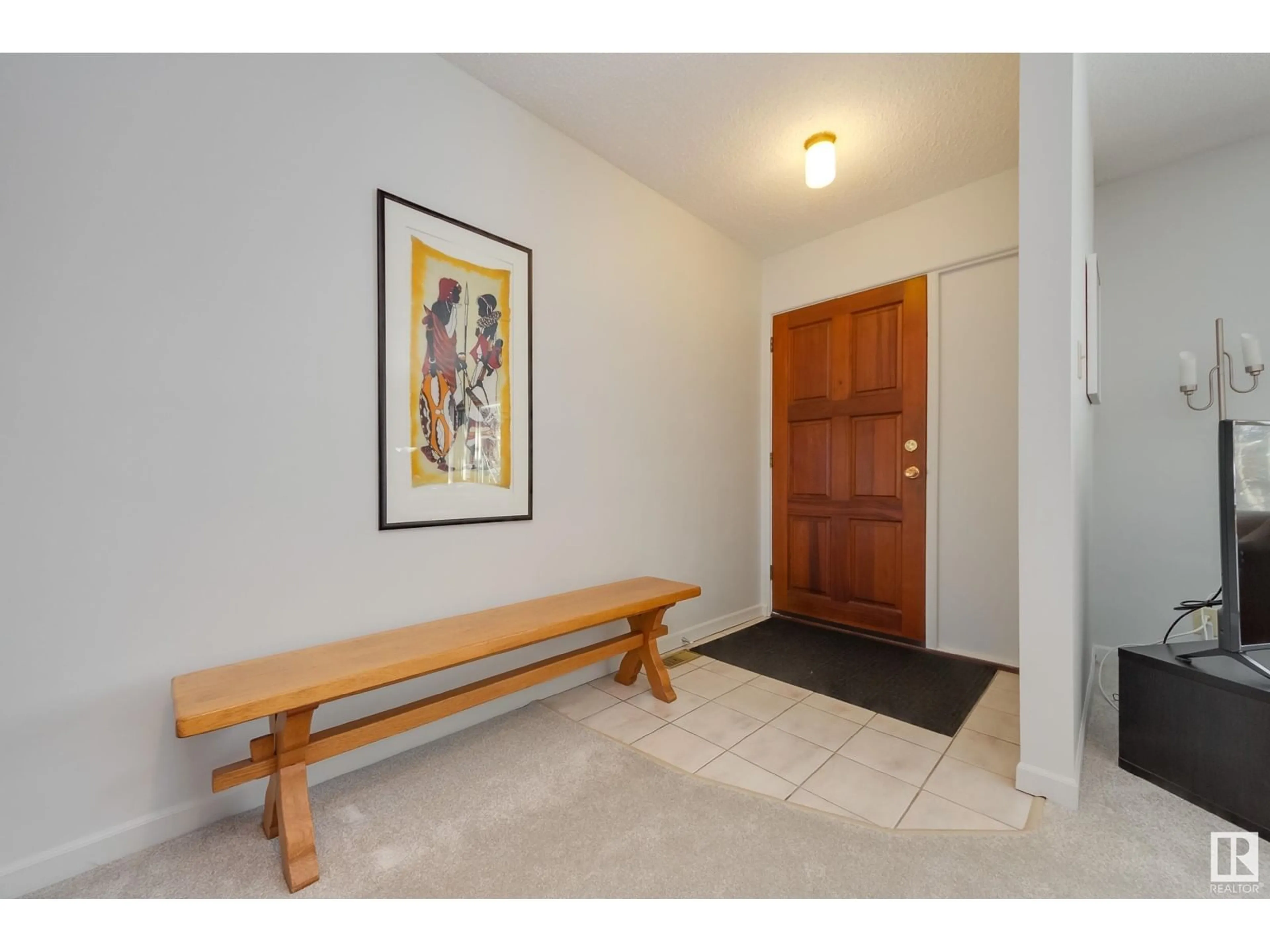 Indoor entryway for 15032 84 AV NW, Edmonton Alberta T5R3X5