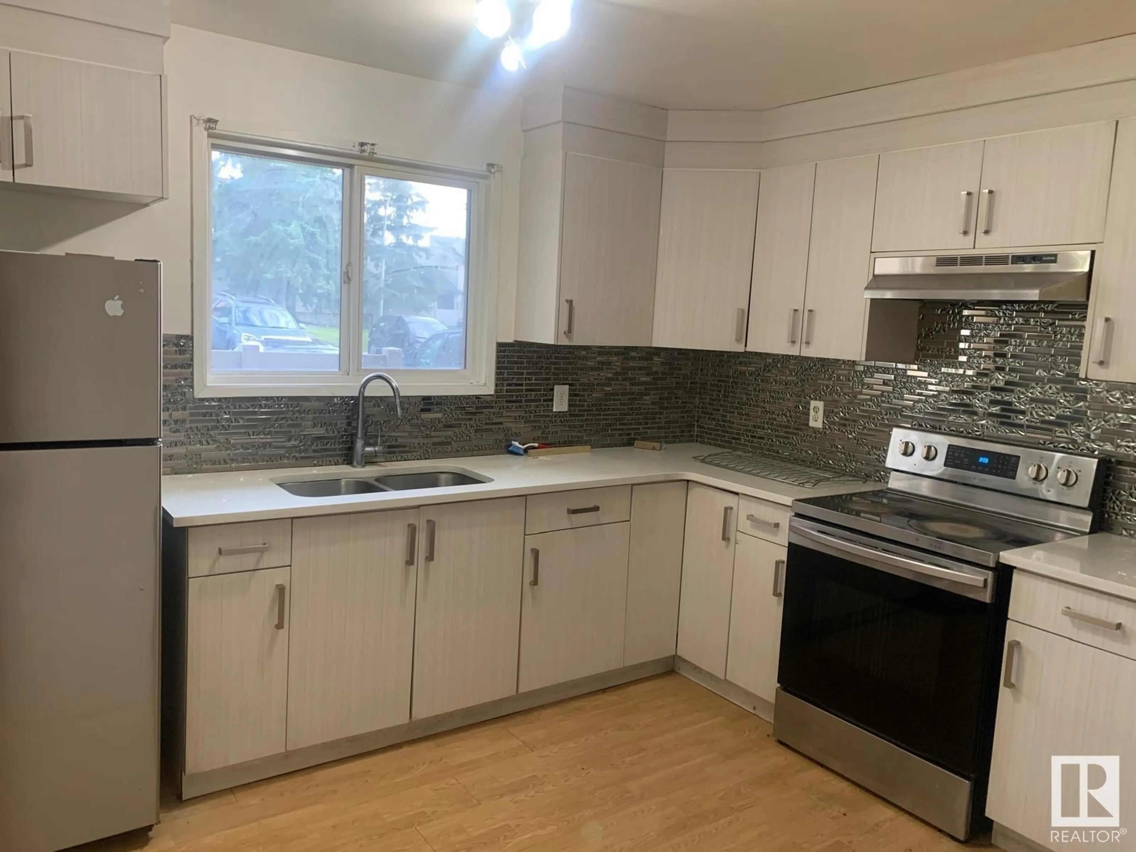 Standard kitchen, unknown for 1750 LAKEWOOD RD S NW, Edmonton Alberta T6K2V9