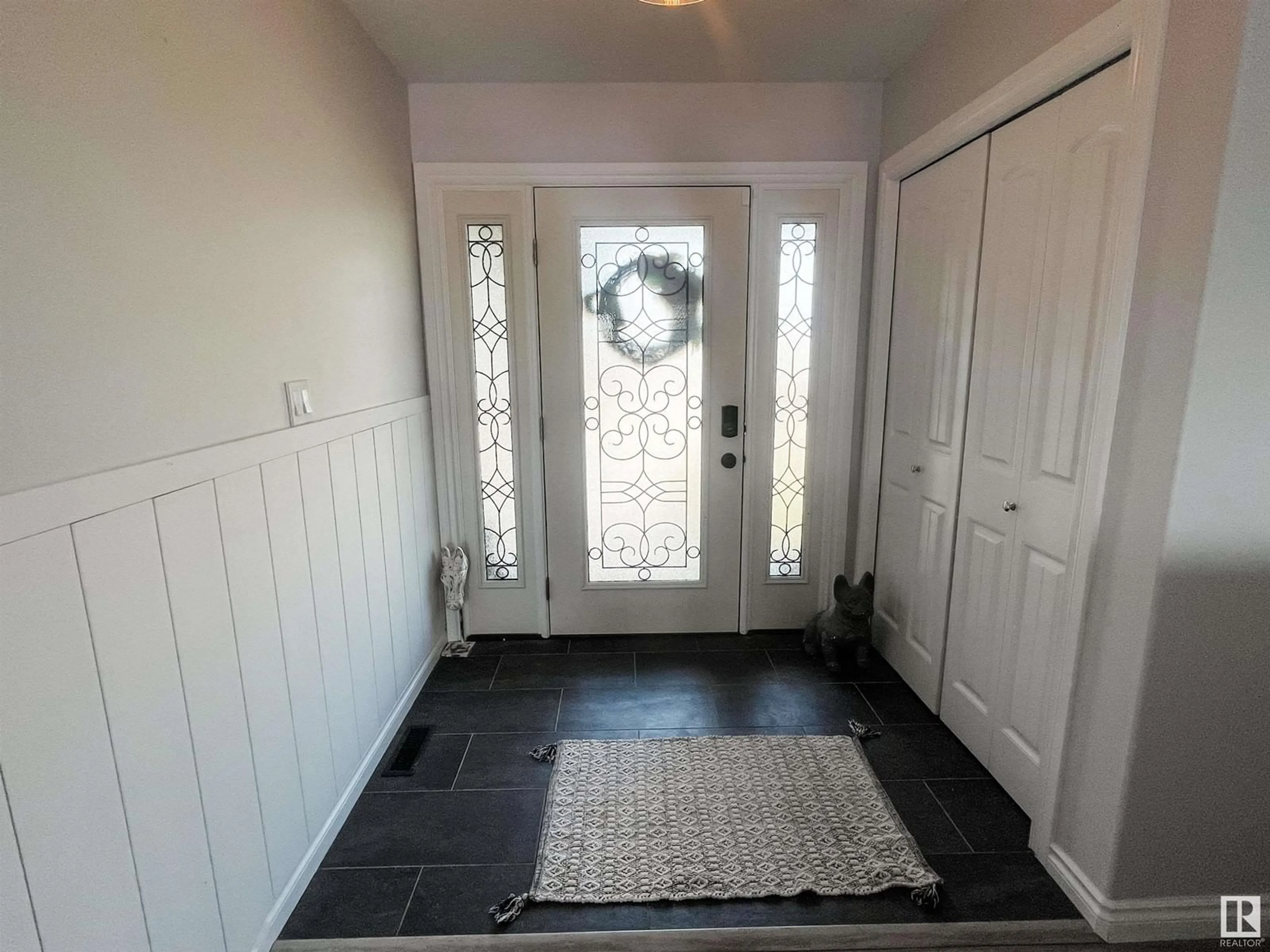 Indoor entryway for 4117 43 ST, Drayton Valley Alberta T7A0B4