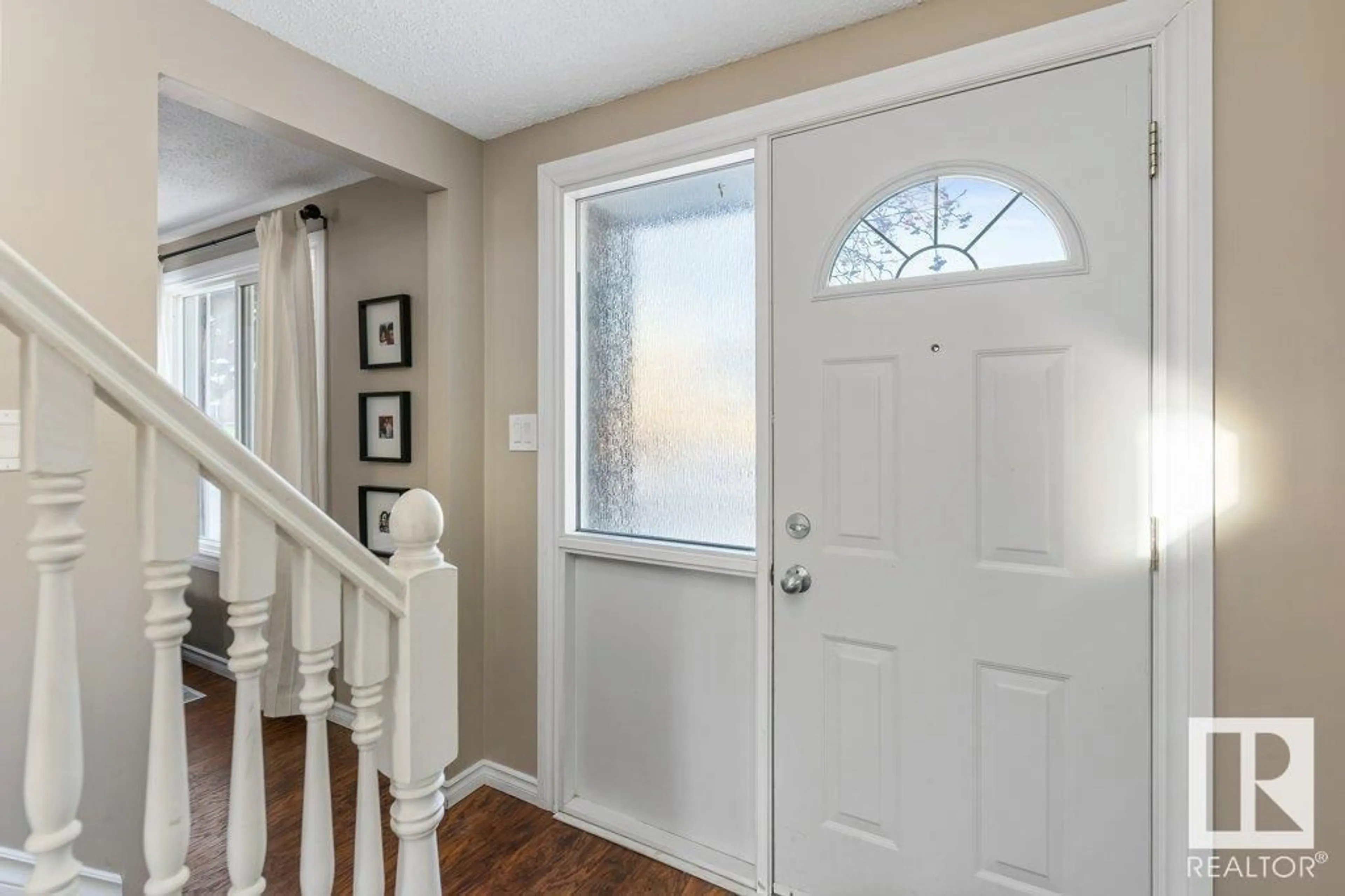 Indoor entryway for 46 Ridgewood TC, St. Albert Alberta T8N0E9