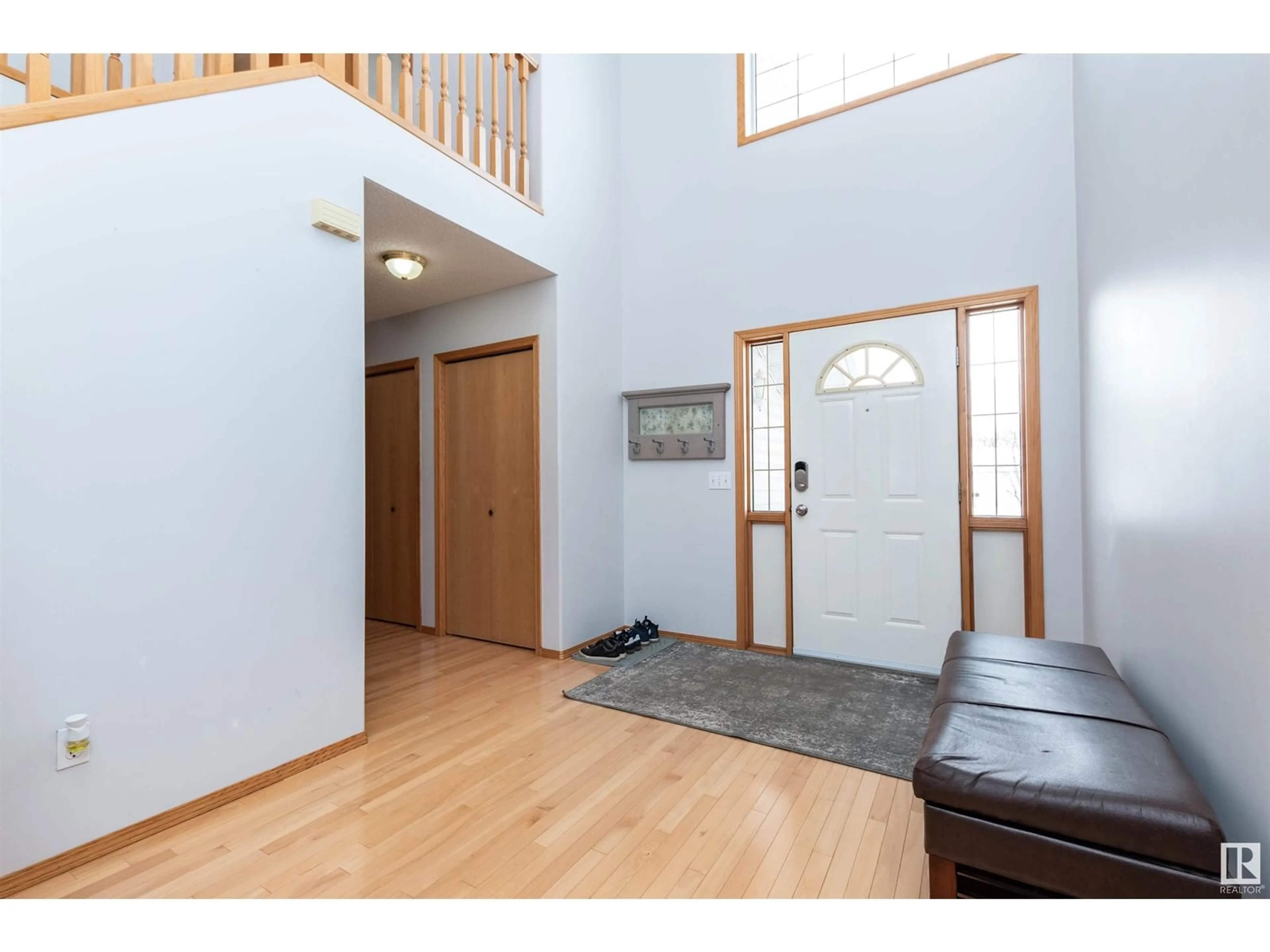 Indoor entryway for 30 HAWTHORNE CR, St. Albert Alberta T8N6N5