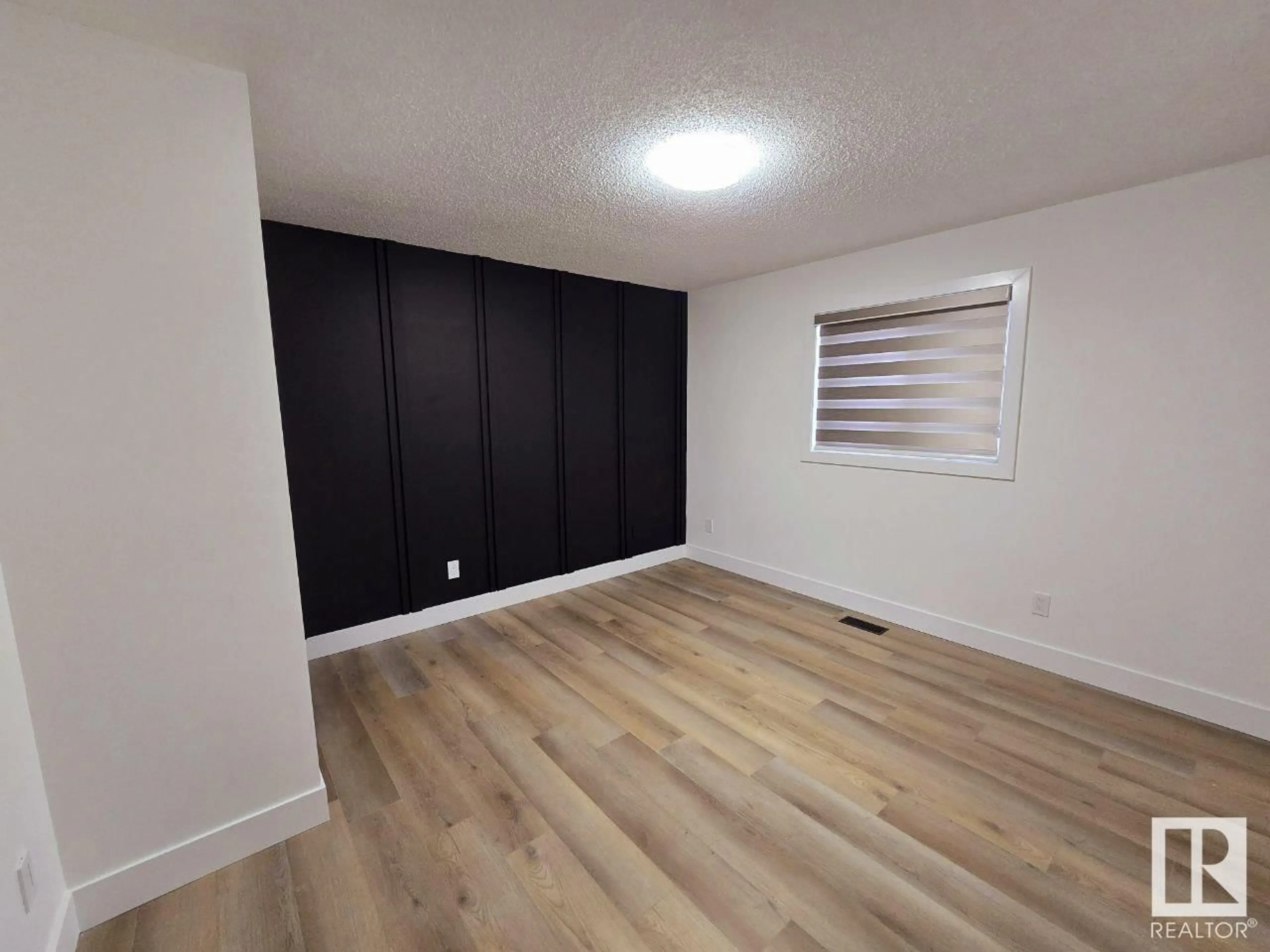 A pic of a room for 1135 49A ST NW, Edmonton Alberta T6L4C5