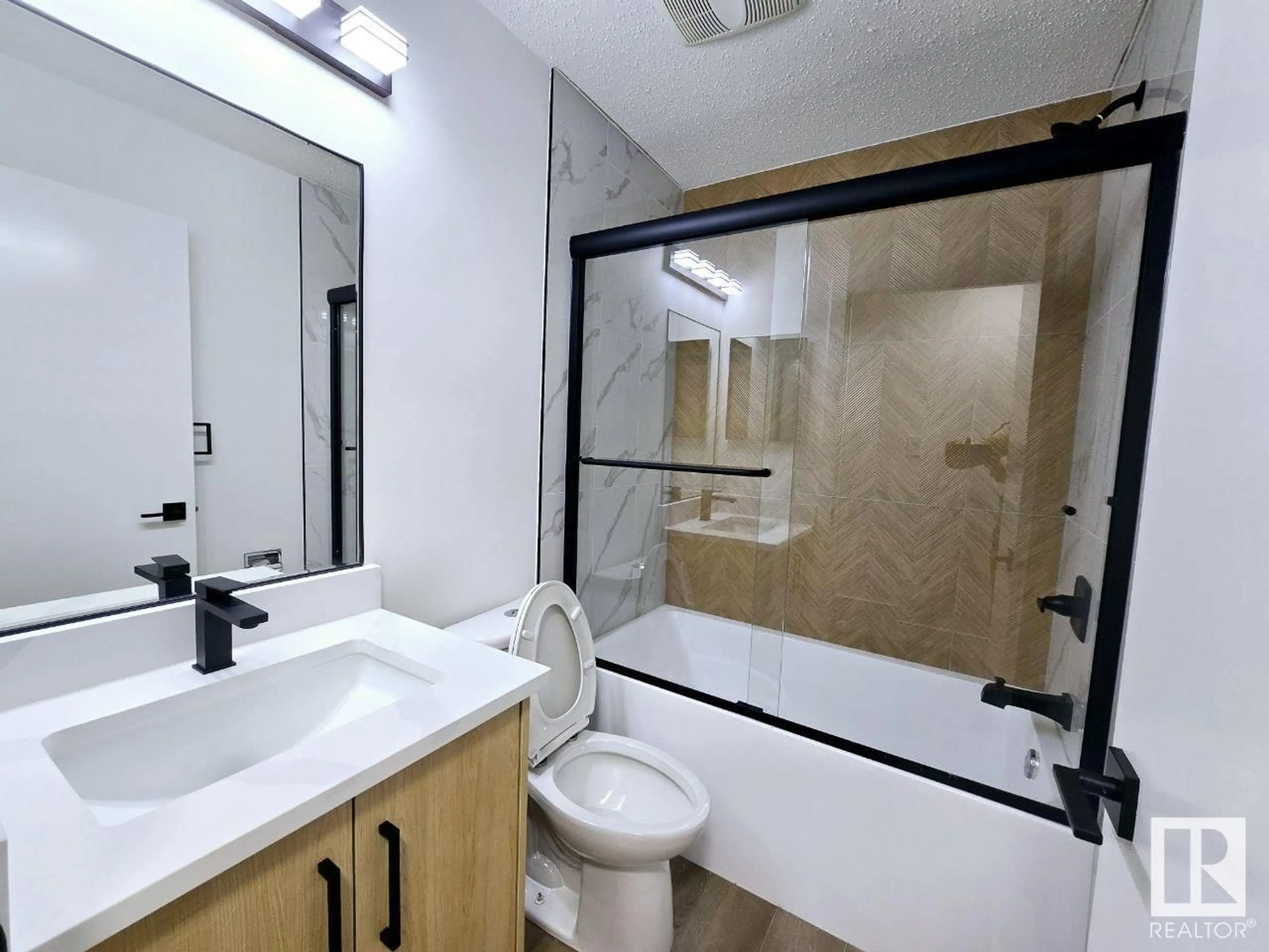 Standard bathroom, unknown for 1135 49A ST NW, Edmonton Alberta T6L4C5