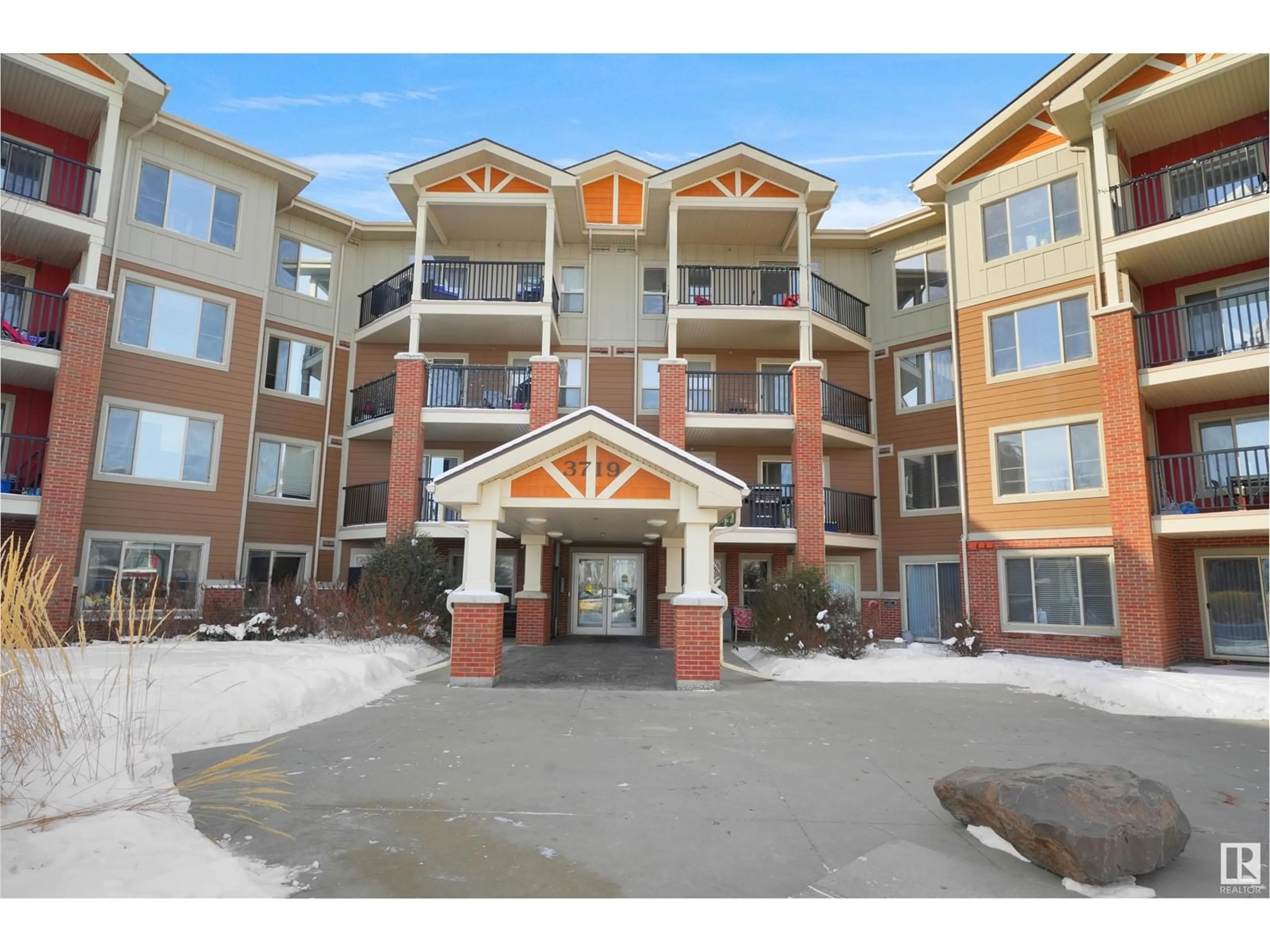 Indoor foyer for #410 3719 WHITELAW LN NW, Edmonton Alberta T6W2L3