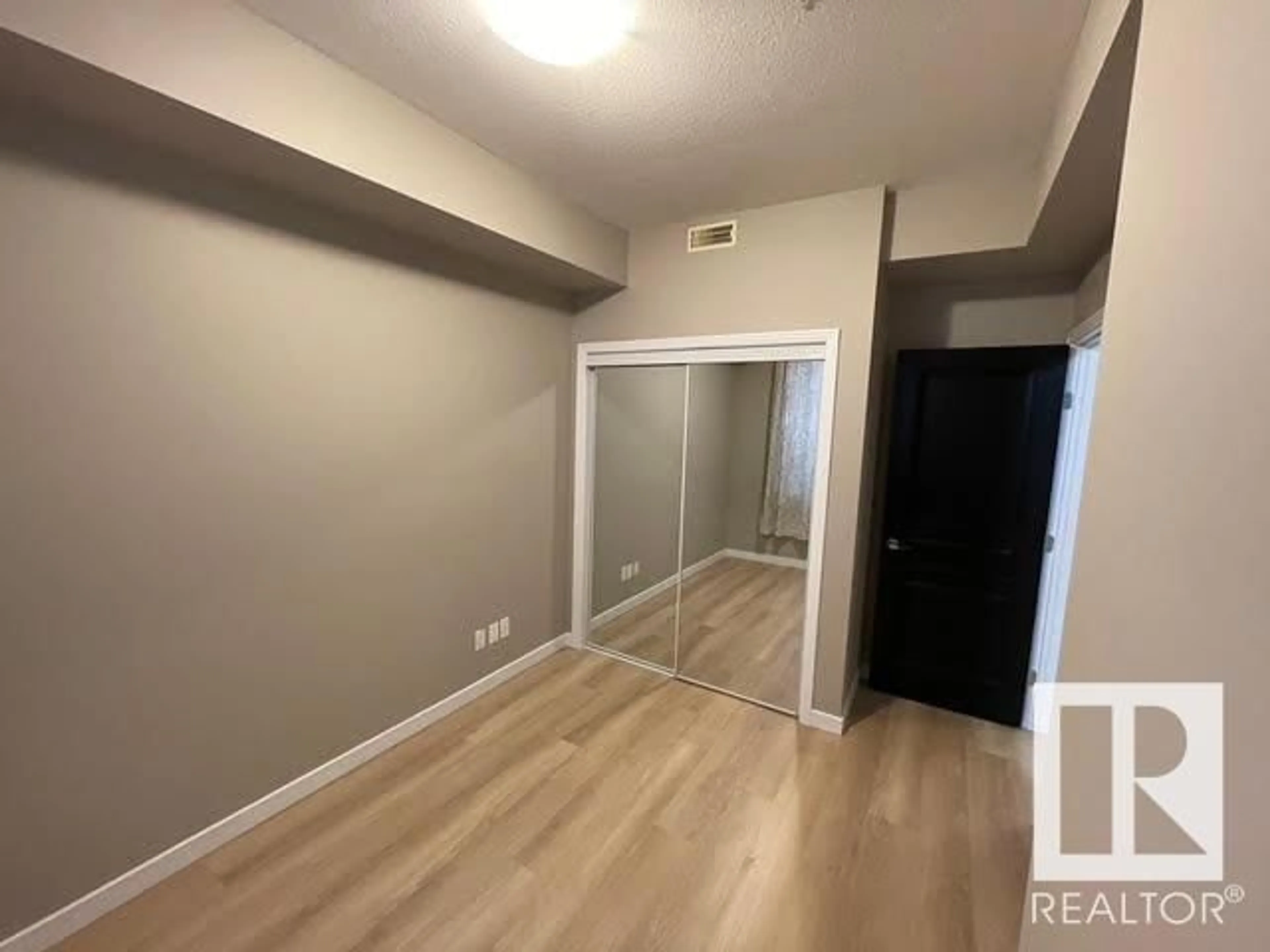 A pic of a room for #211 10503 98 AV NW, Edmonton Alberta T5K0B2