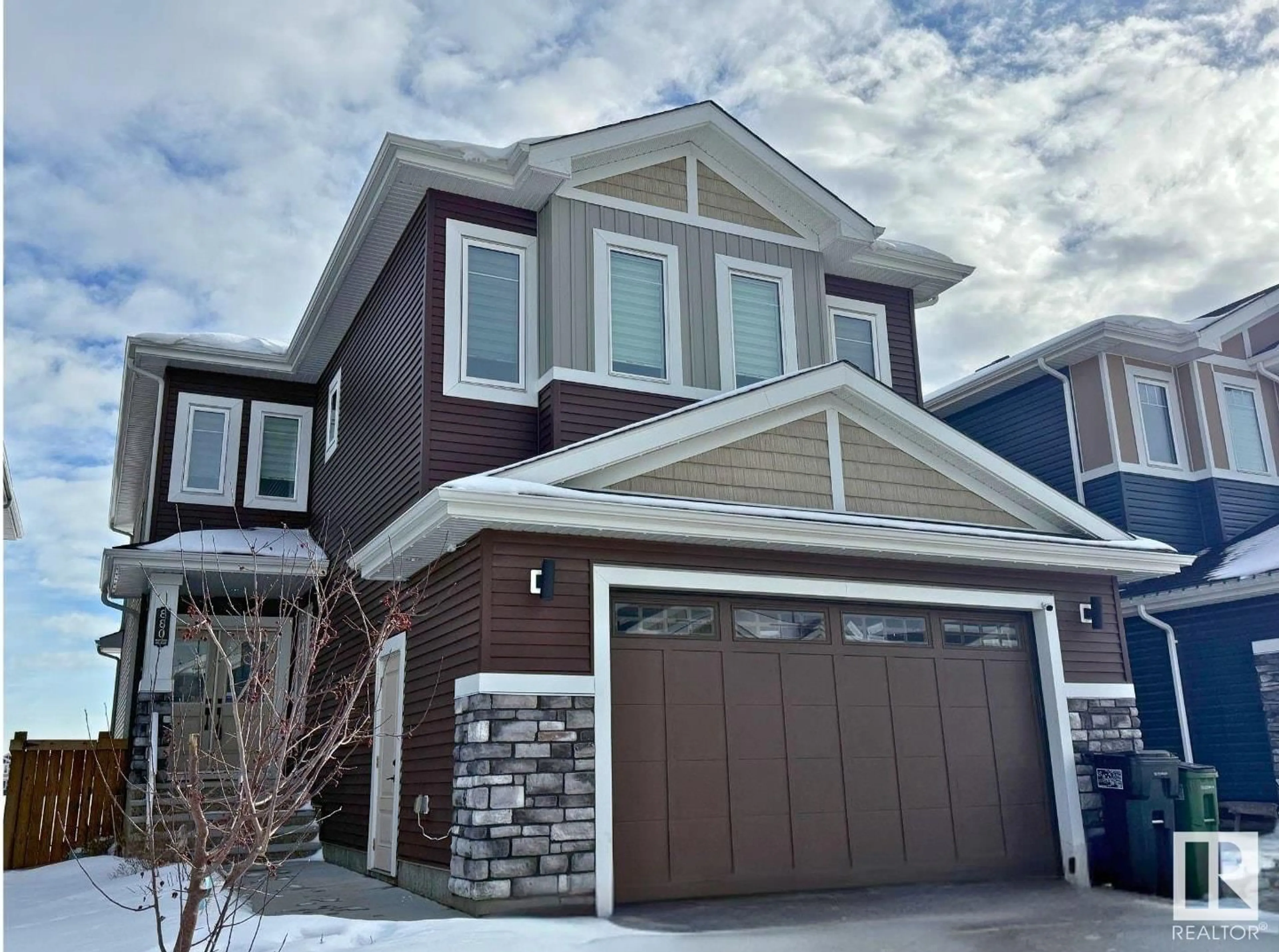 Home with vinyl exterior material, street for 880 EBBERS CR NW, Edmonton Alberta T5Y3V1