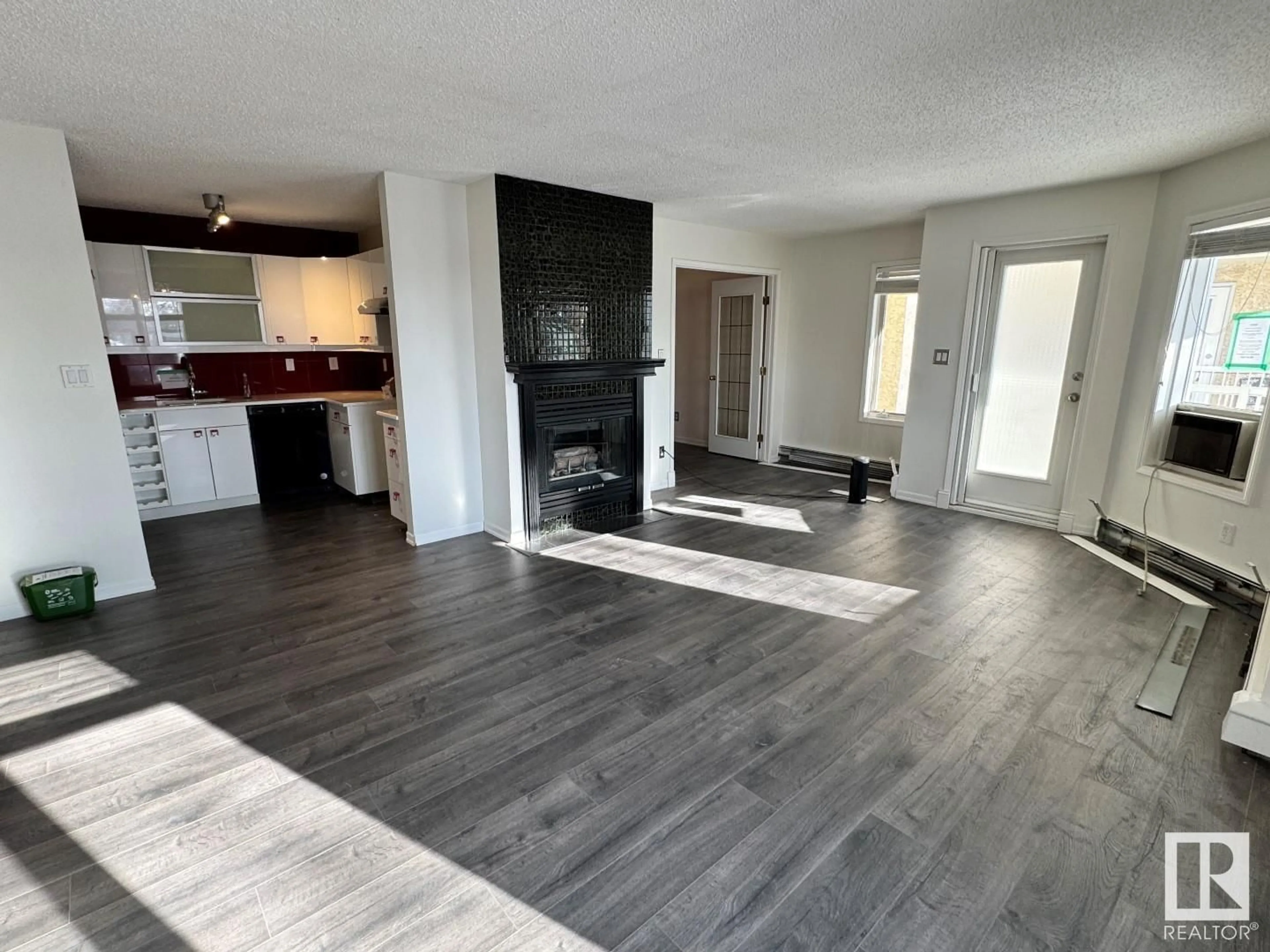 A pic of a room for #302 9138 83 AV NW, Edmonton Alberta T6L1B7