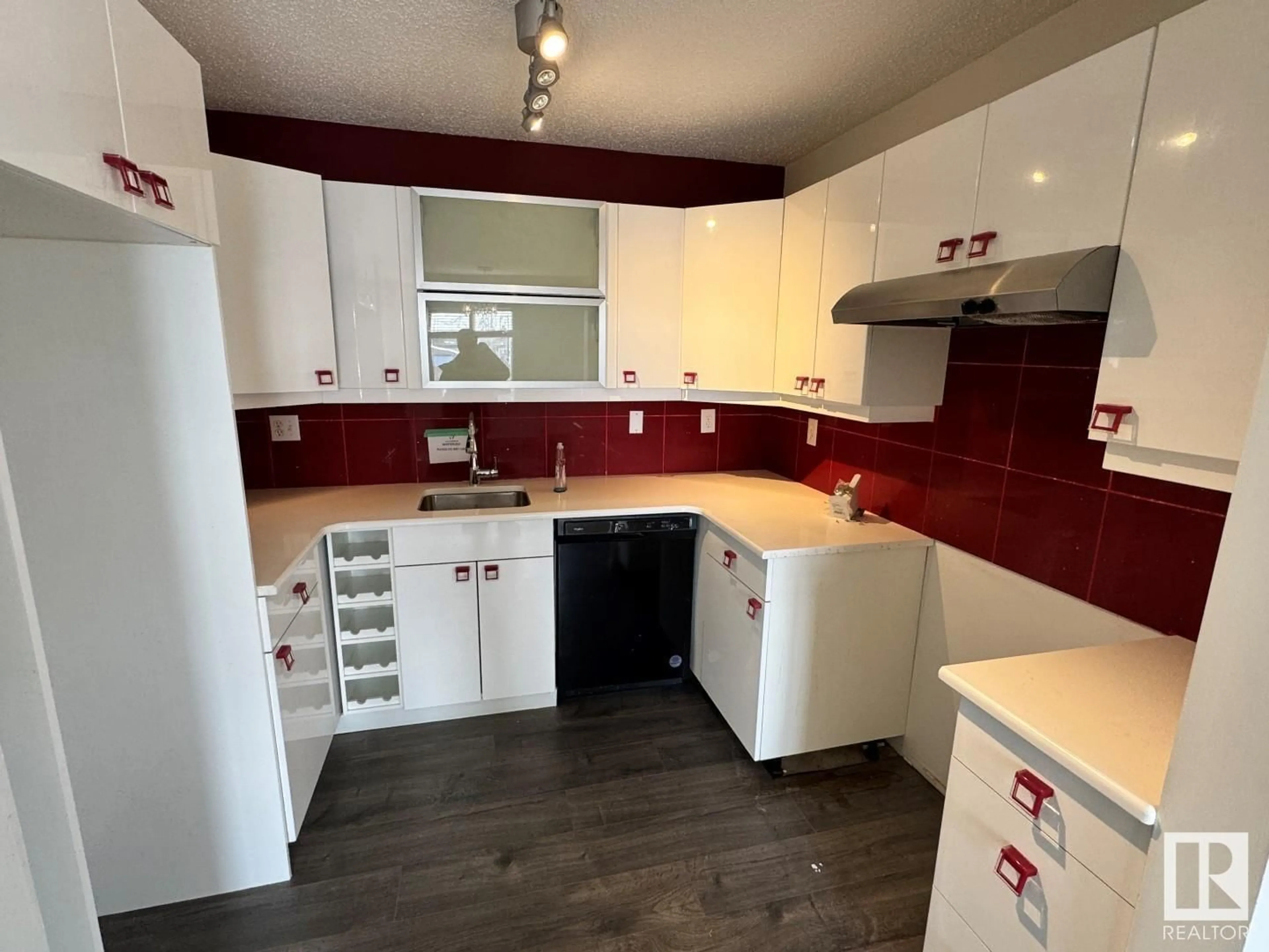 Standard kitchen, unknown for #302 9138 83 AV NW, Edmonton Alberta T6L1B7