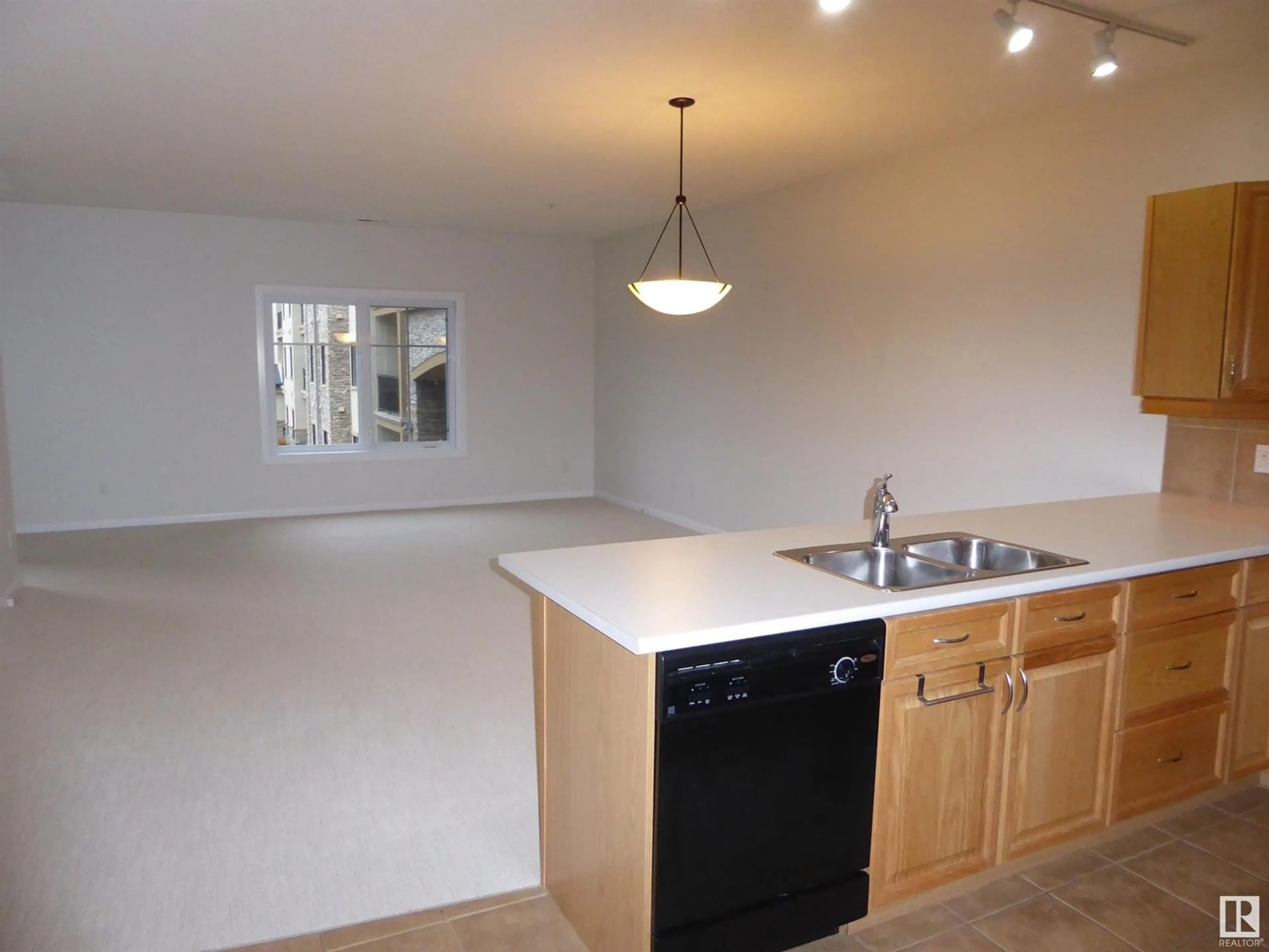 Standard kitchen, unknown for #201 160 Magrath RD NW NW, Edmonton Alberta T6R3T7