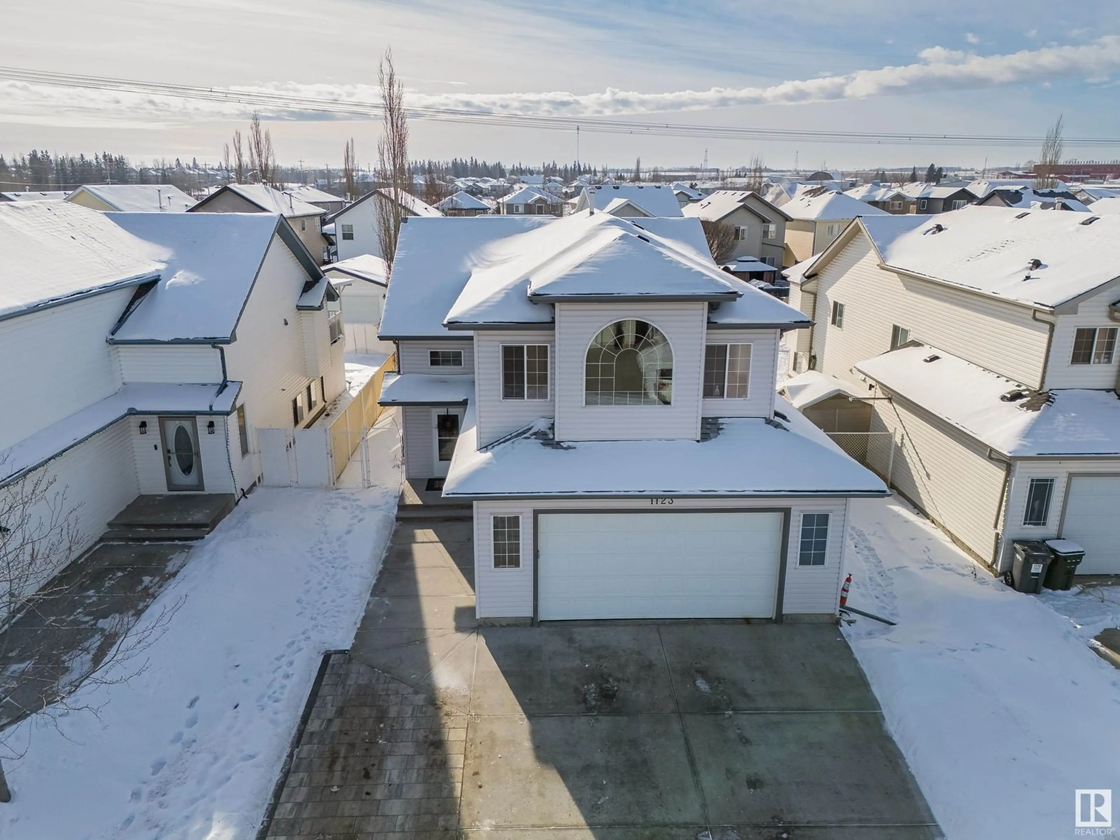 A pic from outside/outdoor area/front of a property/back of a property/a pic from drone, unknown for 1123 Oakland DR, Devon Alberta T9G2G9