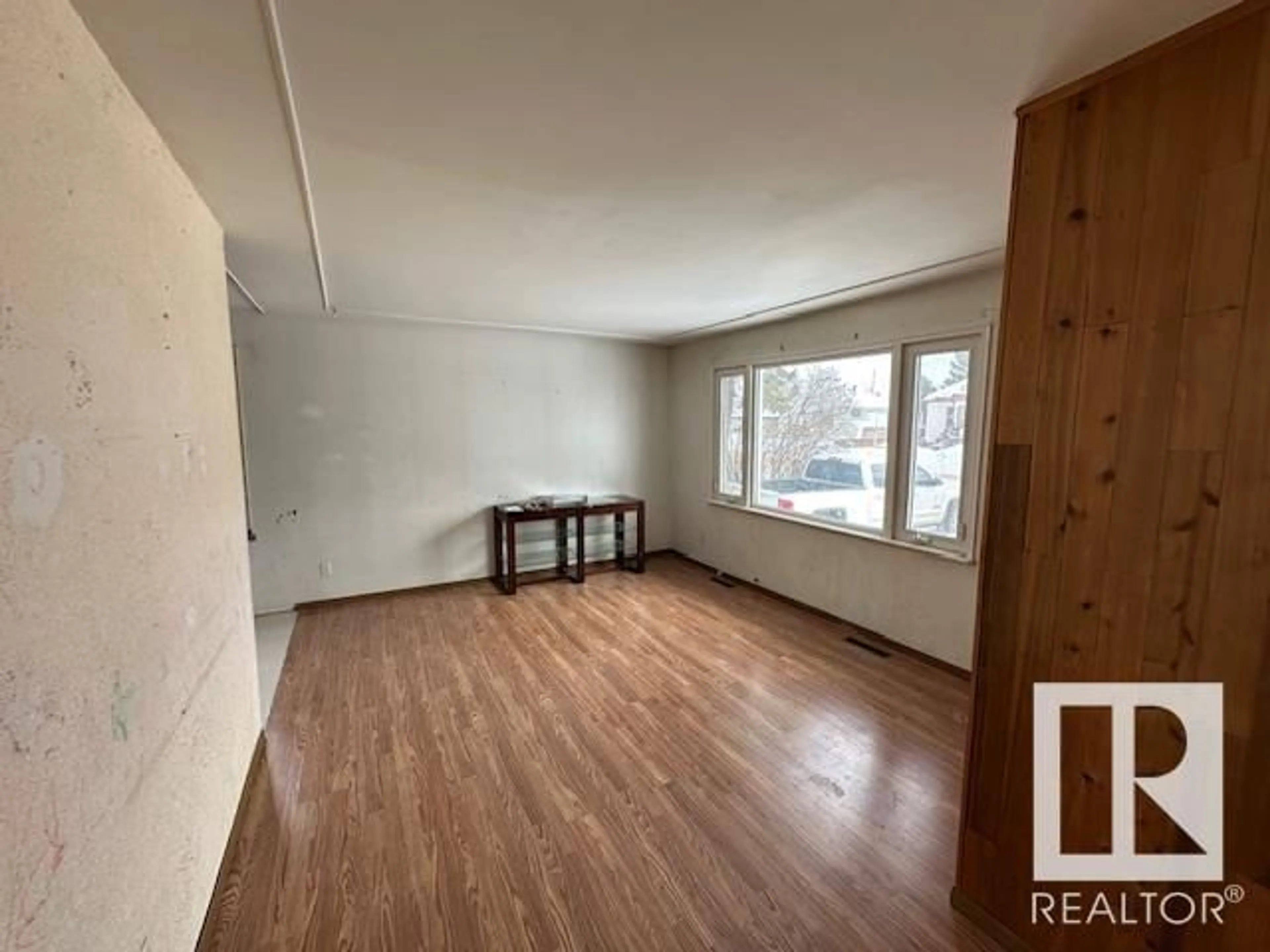 A pic of a room for 9016 151 ST NW, Edmonton Alberta T5R1J3