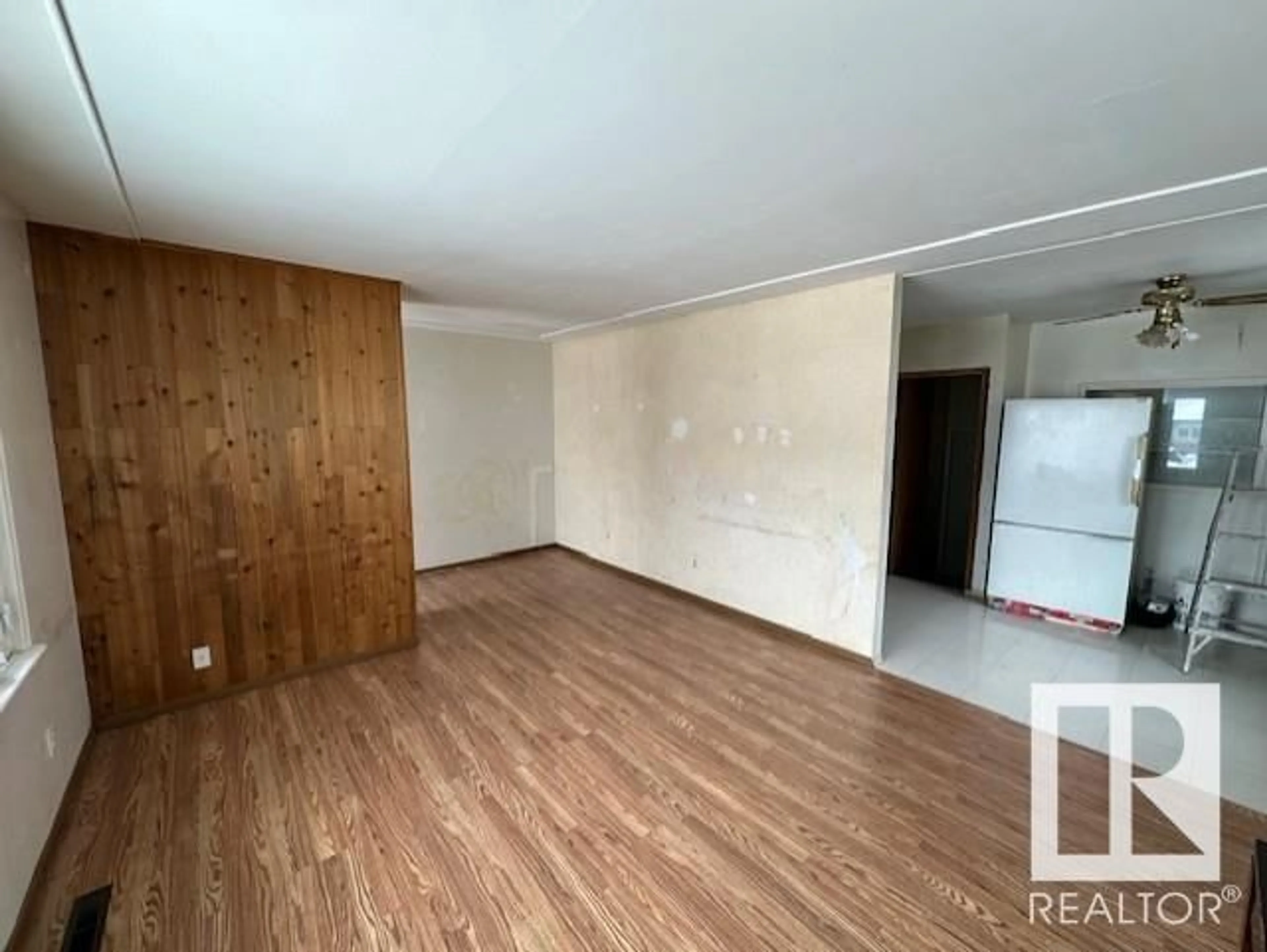 A pic of a room for 9016 151 ST NW, Edmonton Alberta T5R1J3