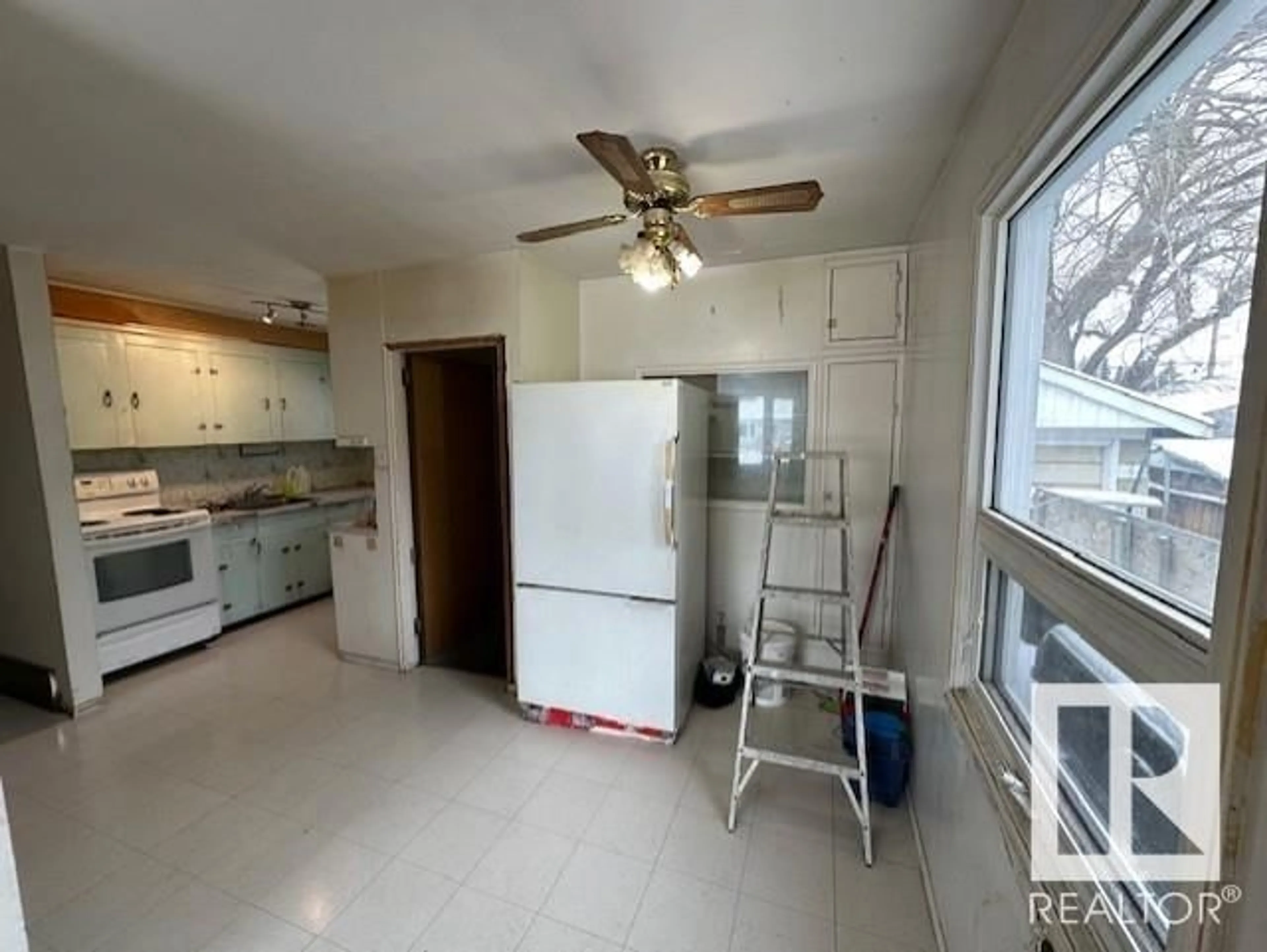 A pic of a room for 9016 151 ST NW, Edmonton Alberta T5R1J3