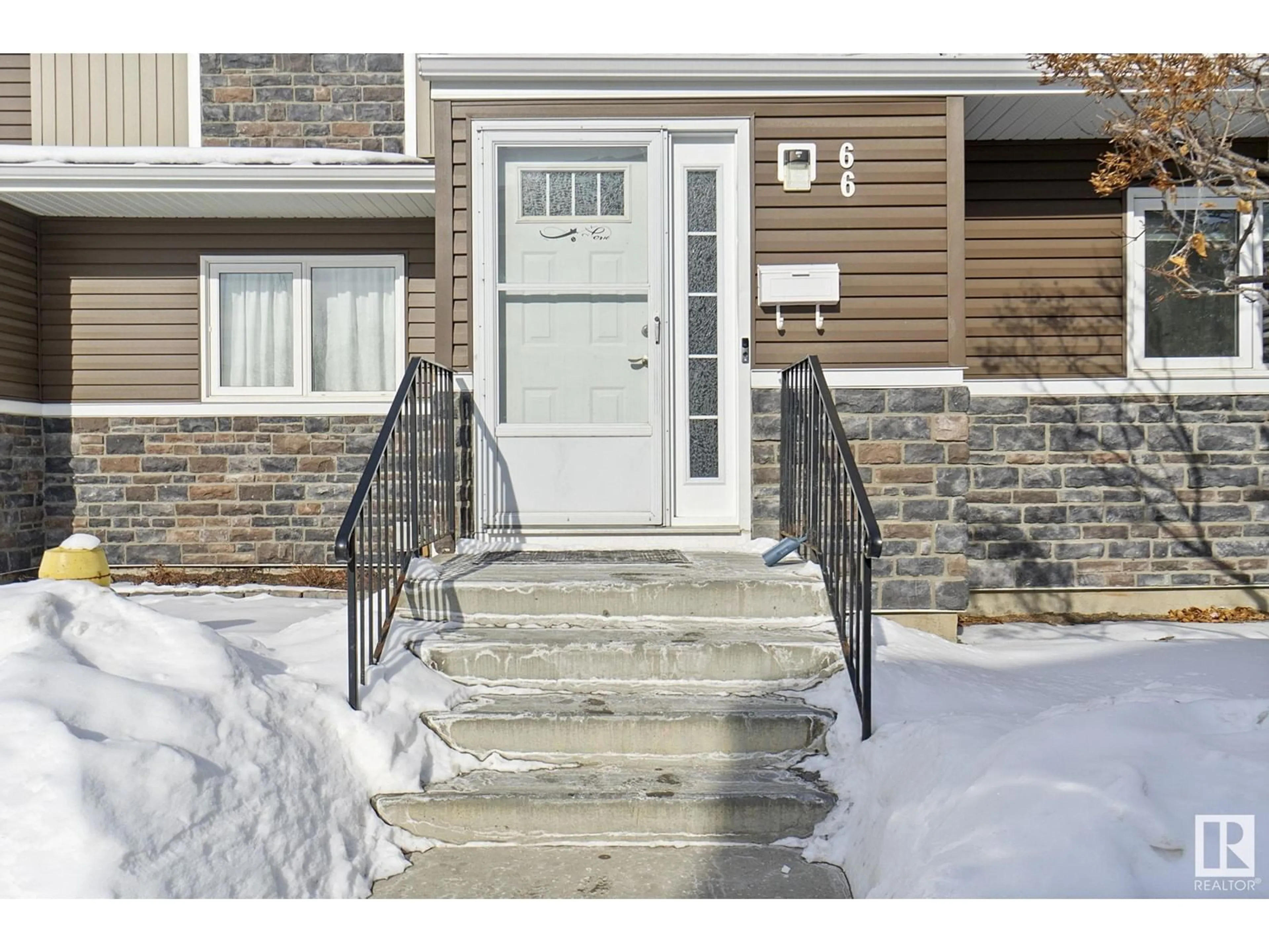 Indoor entryway for #66 3115 119 ST NW, Edmonton Alberta T6J5N5