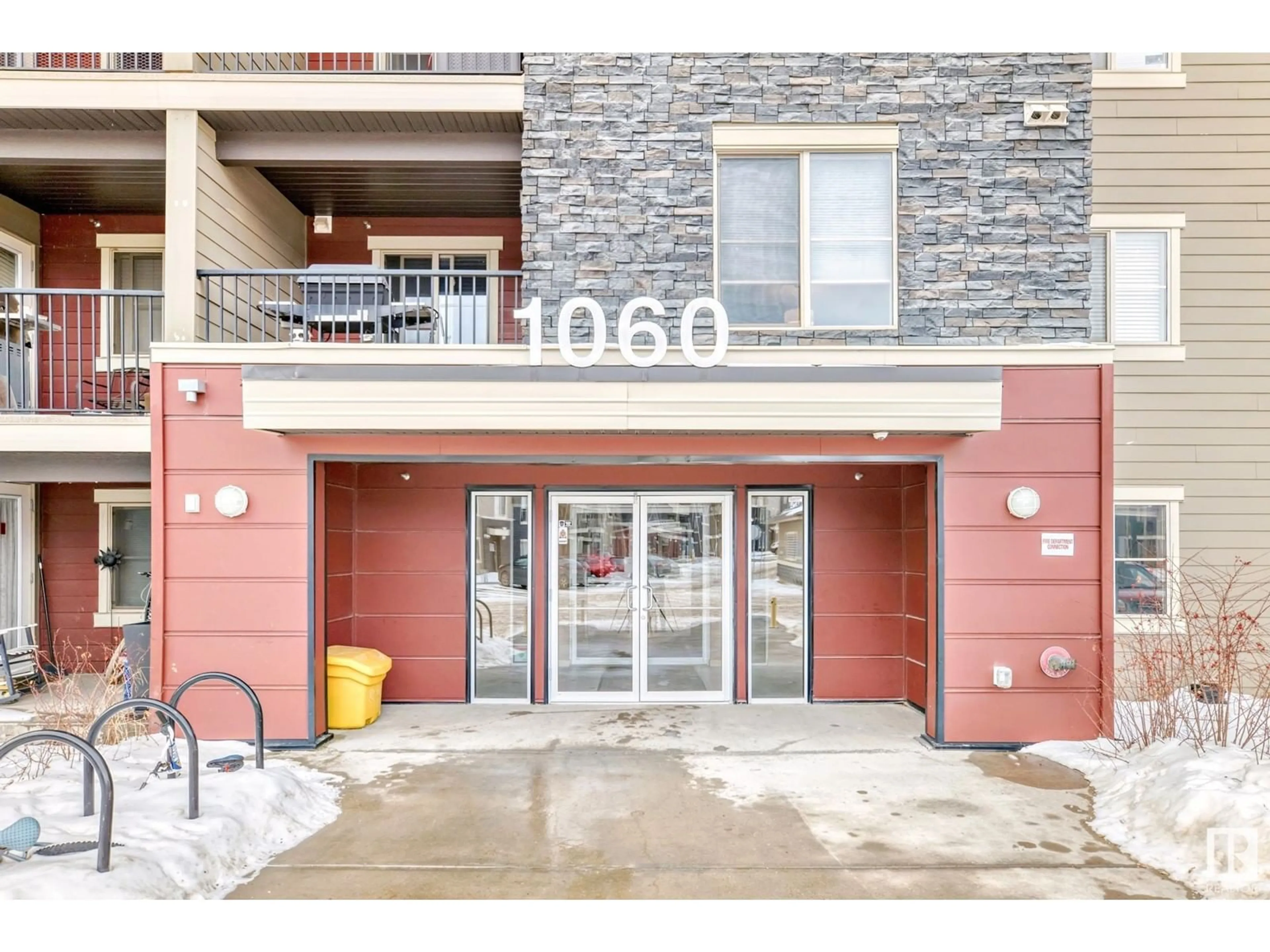 Indoor foyer for #114 1060 MCCONACHIE BV NW, Edmonton Alberta T5Y0W9