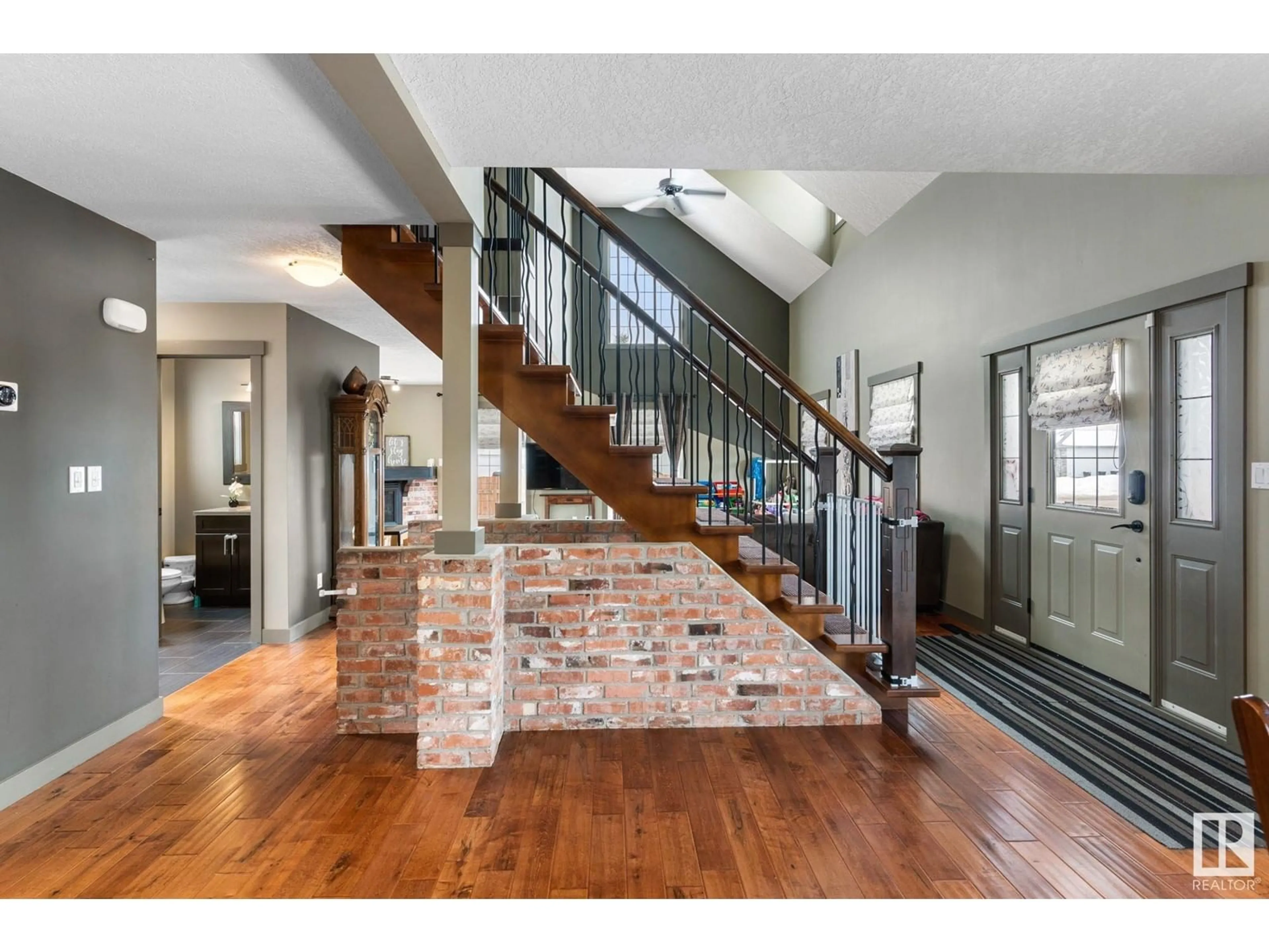 Indoor entryway for 129 DAWSON CR, Sherwood Park Alberta T8H1W8