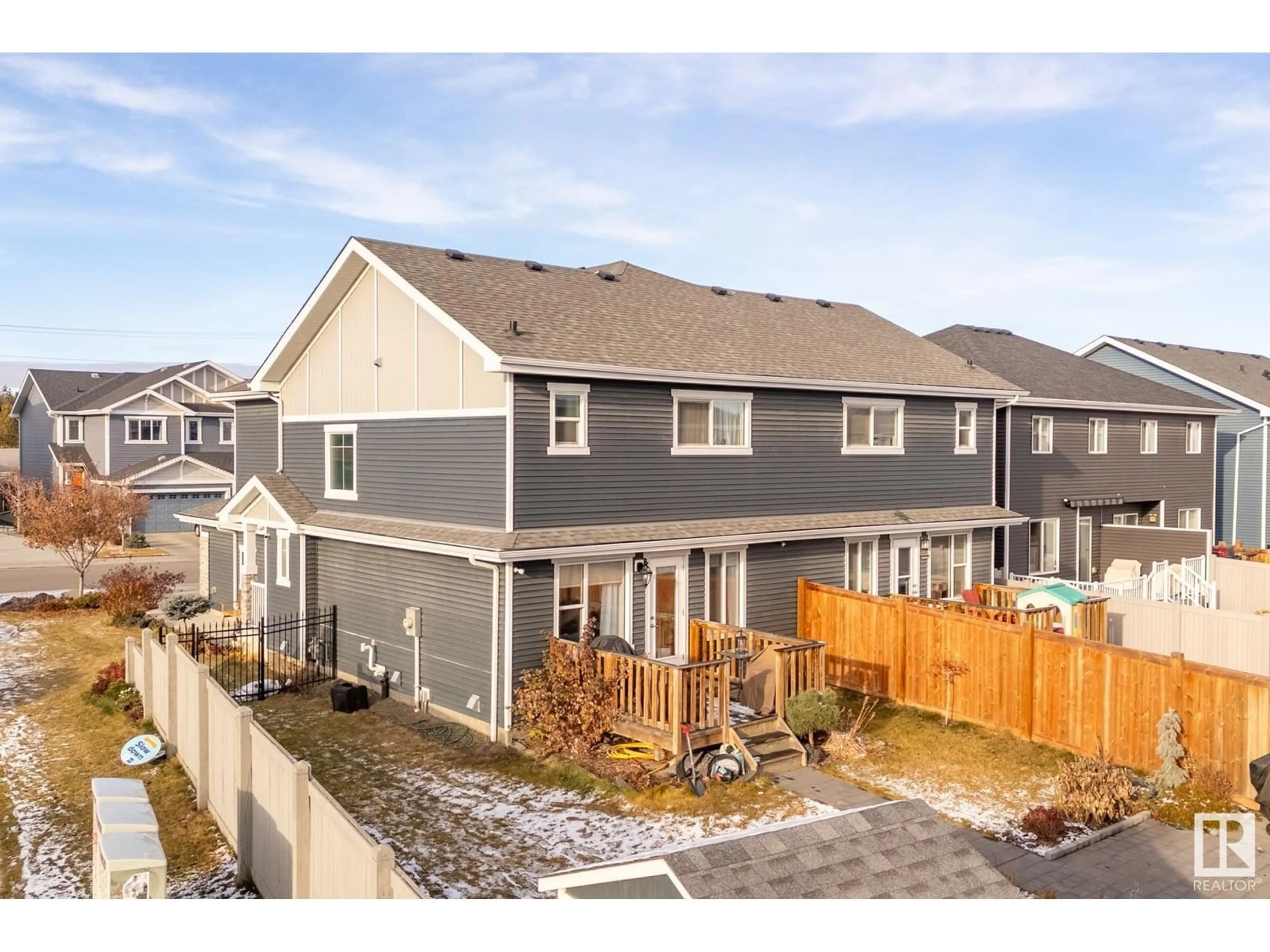 A pic from outside/outdoor area/front of a property/back of a property/a pic from drone, street for 840 EBBERS CR NW, Edmonton Alberta T5Y3V2