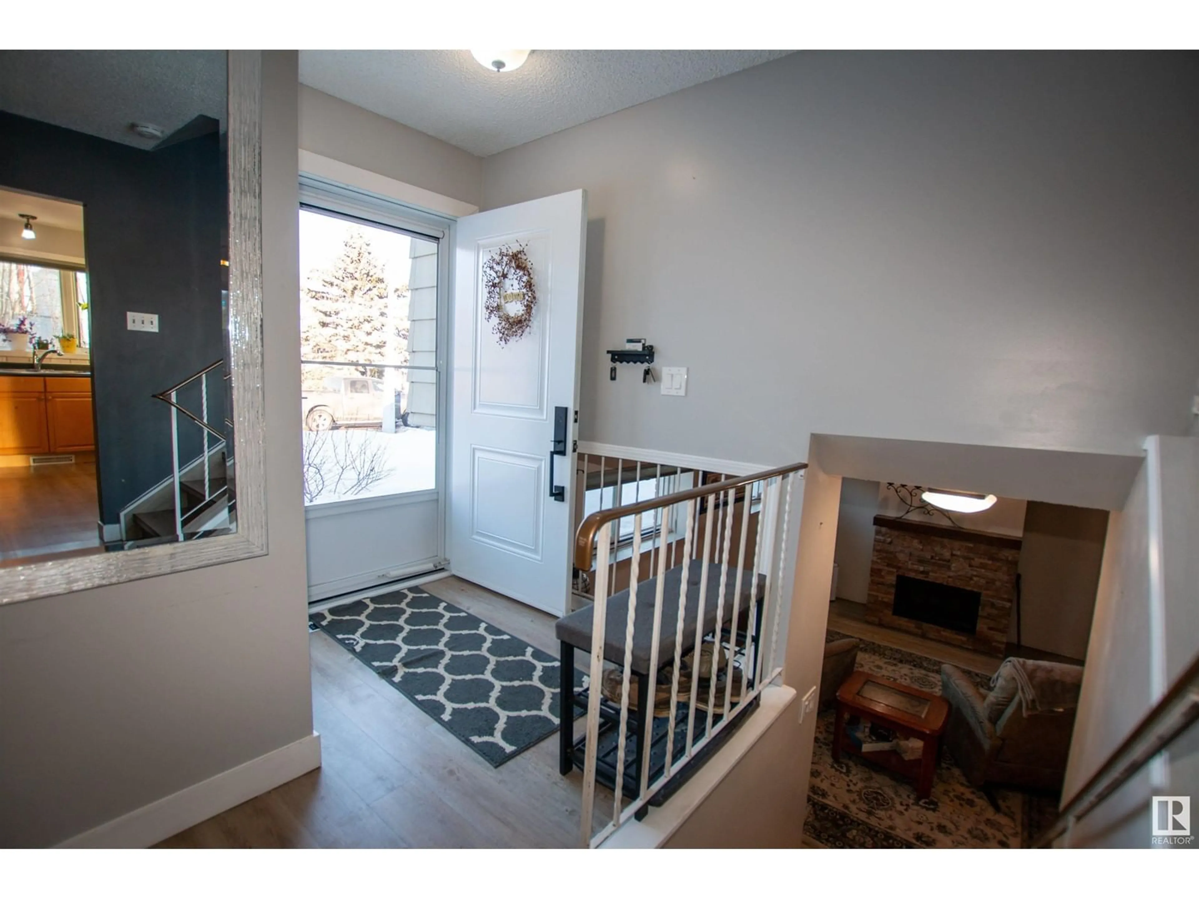 Indoor entryway for 9801 95 AV, Morinville Alberta T8R1H3