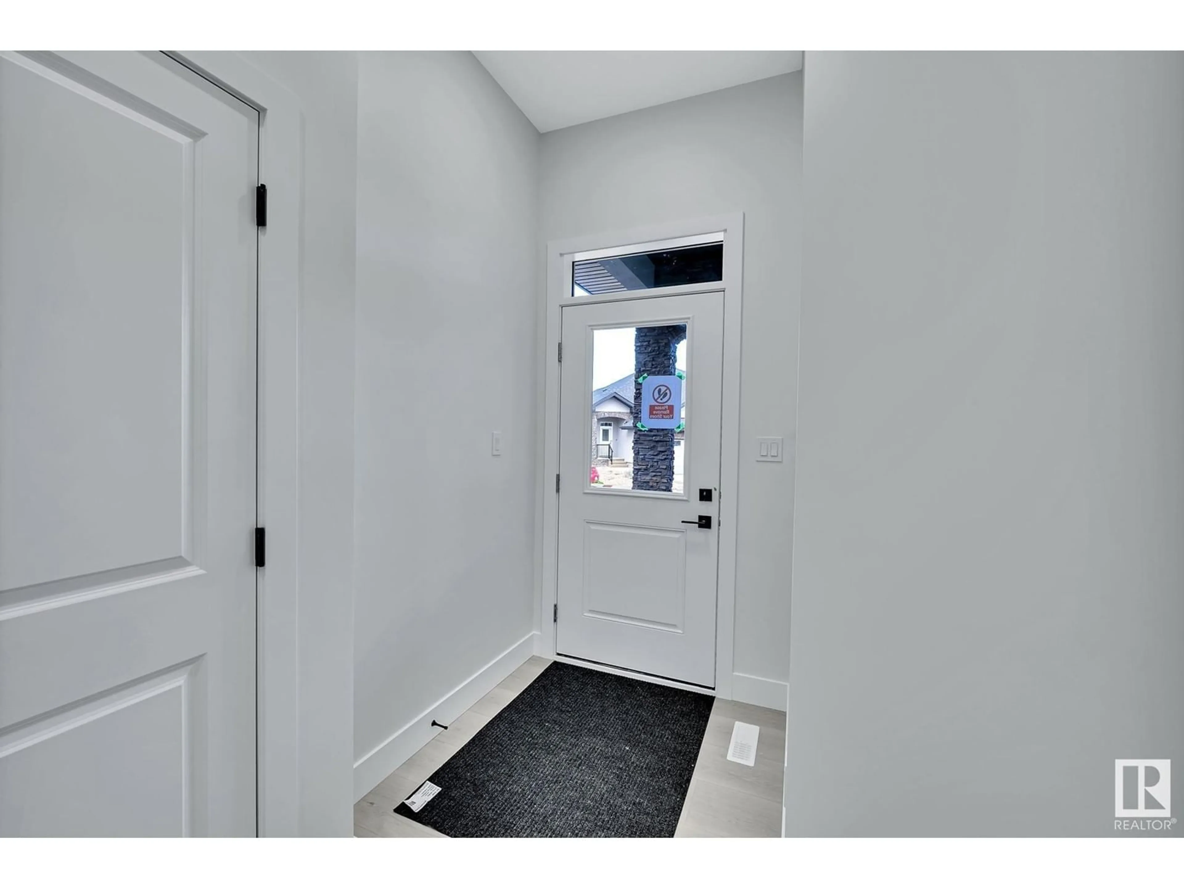 Indoor entryway for #24 104 ALLARD LI SW, Edmonton Alberta T6W2N2