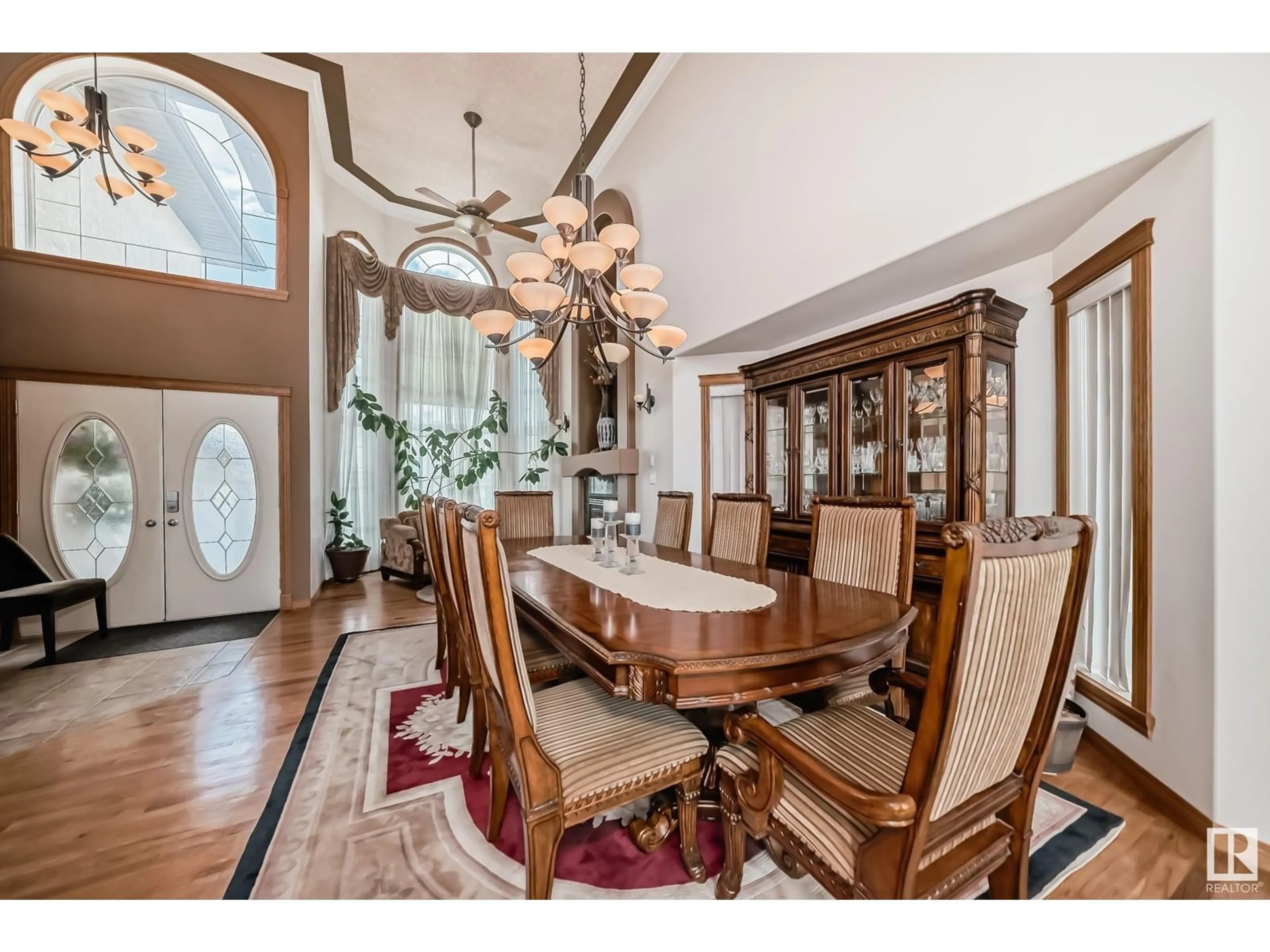 Dining room, wood/laminate floor for 15907 91 ST NW, Edmonton Alberta T5Z0A8