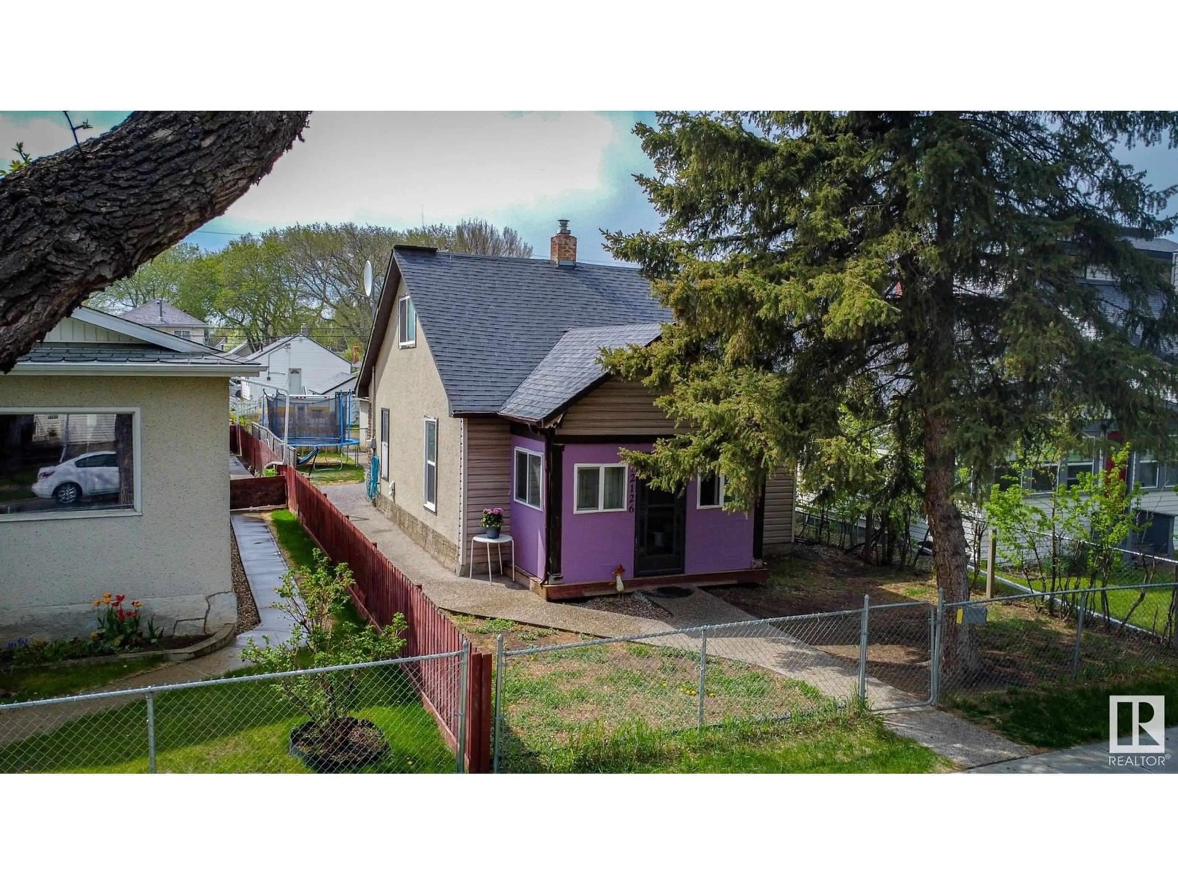 A pic from outside/outdoor area/front of a property/back of a property/a pic from drone, street for 12126 94 ST NW, Edmonton Alberta T5G1J9